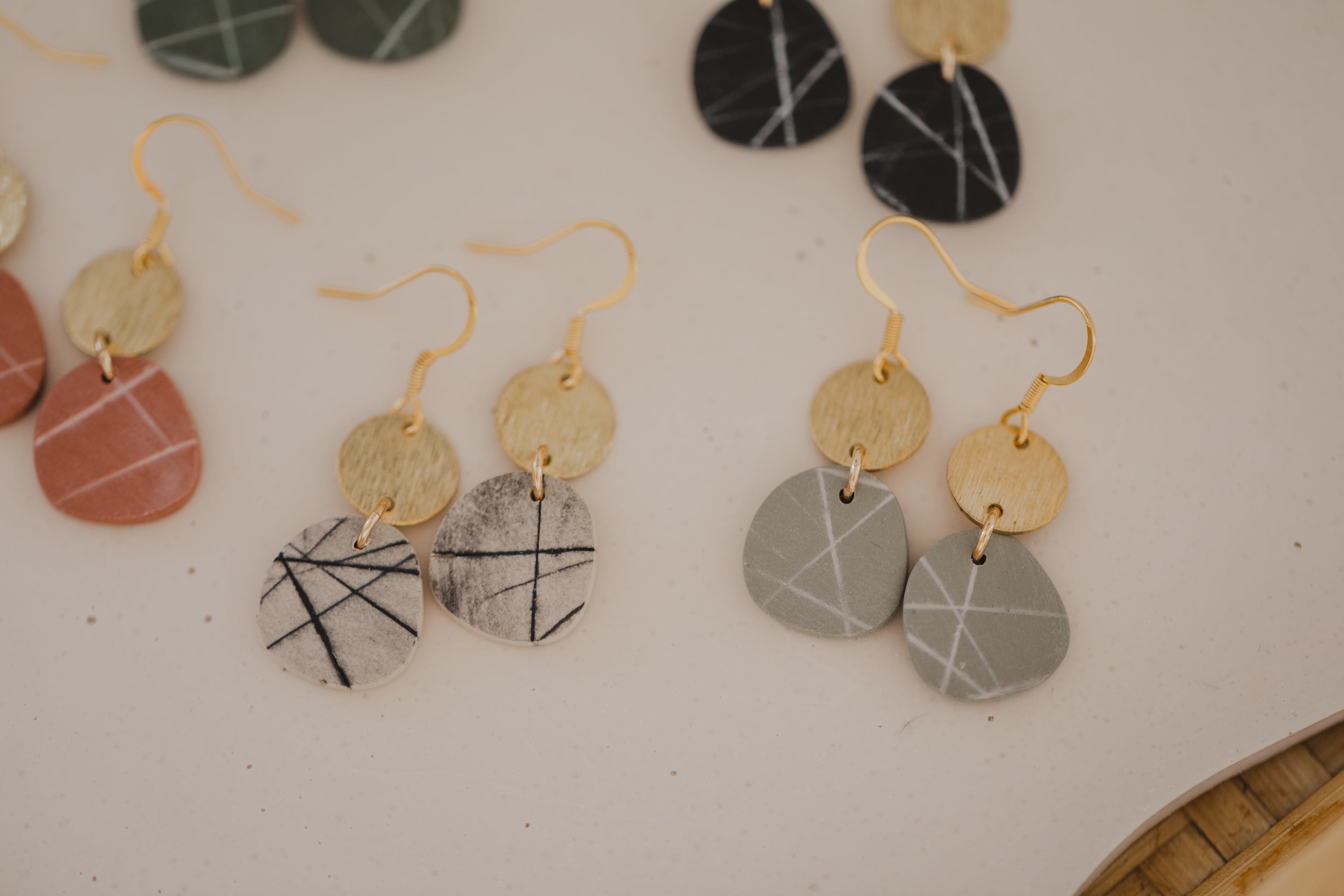 MARJA - small drop earrings gold