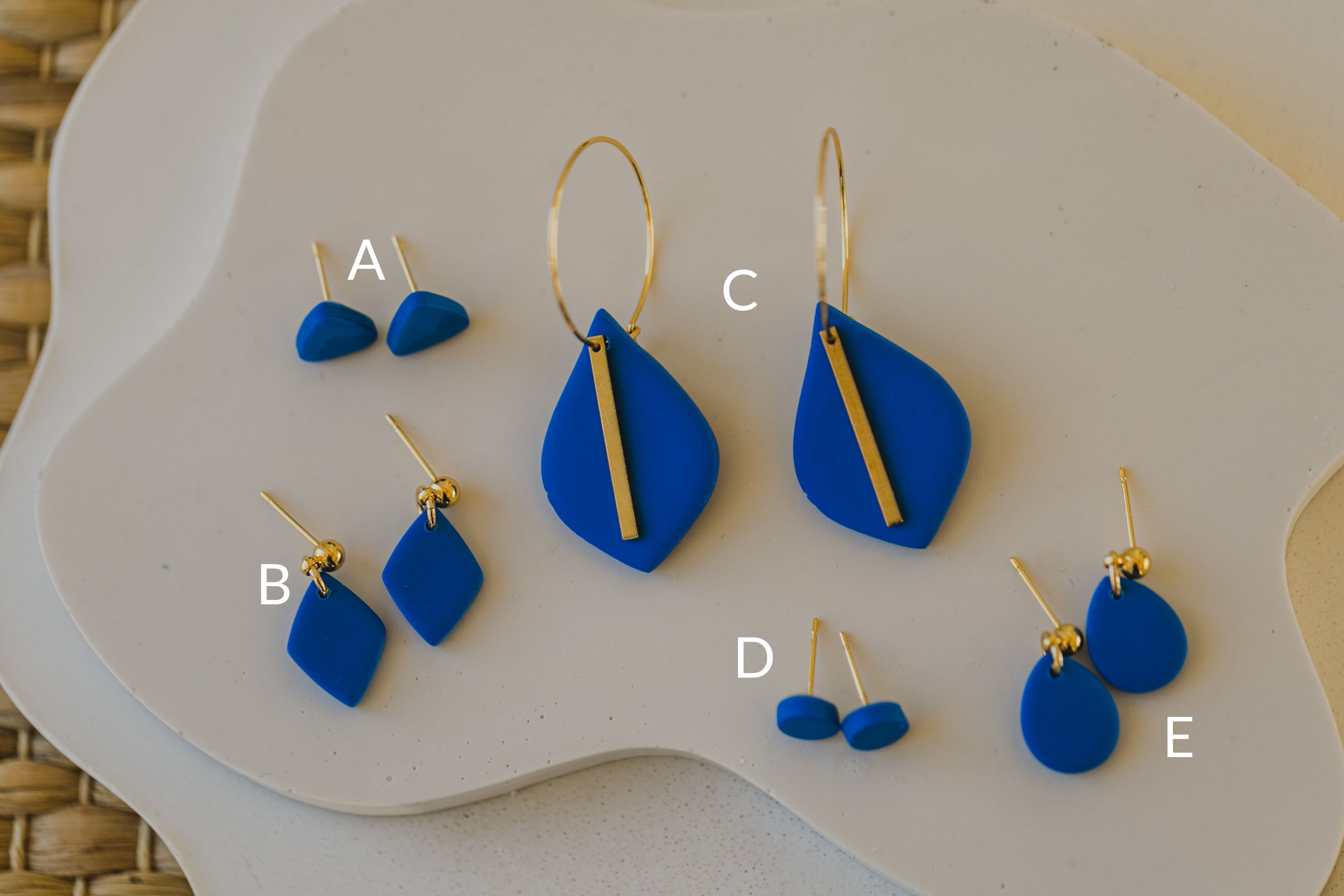 Polymer Ton Ohrringe in der Farbe Kobaltblau