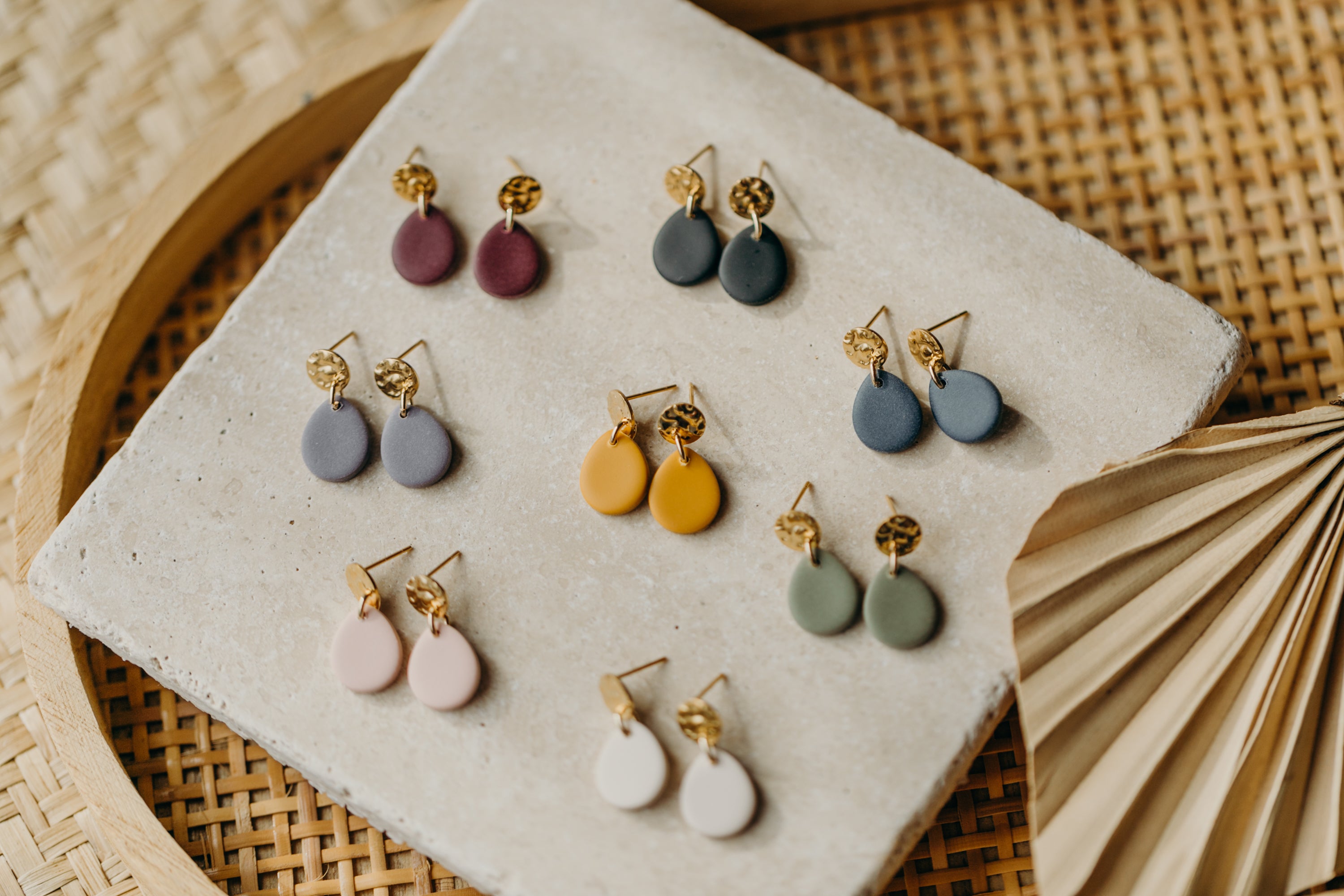 MARJA - kleine Tropfenohrringe gold