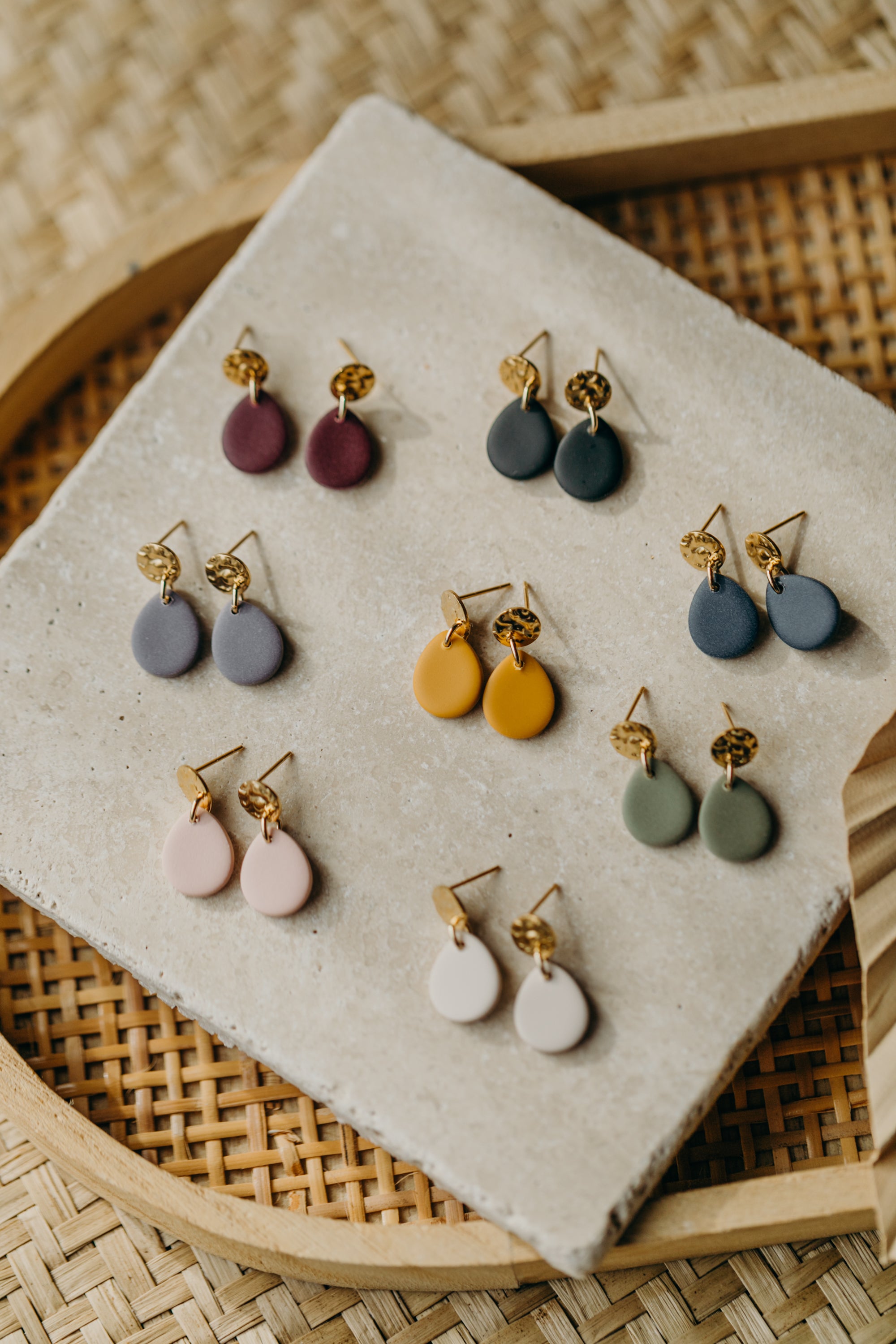 MARJA - kleine Tropfenohrringe gold