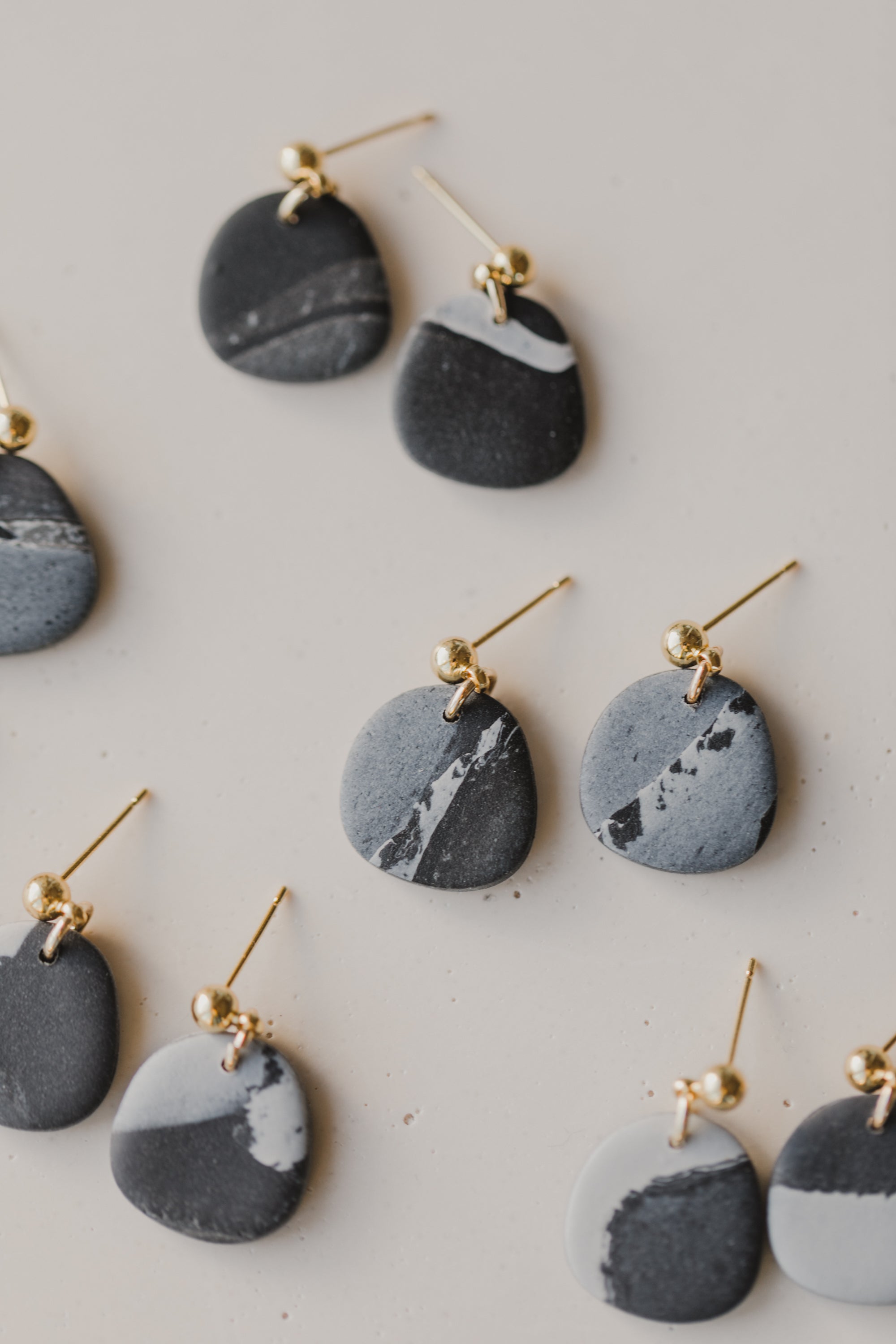 YUNA - small round earrings made of polymer clay in bright colors