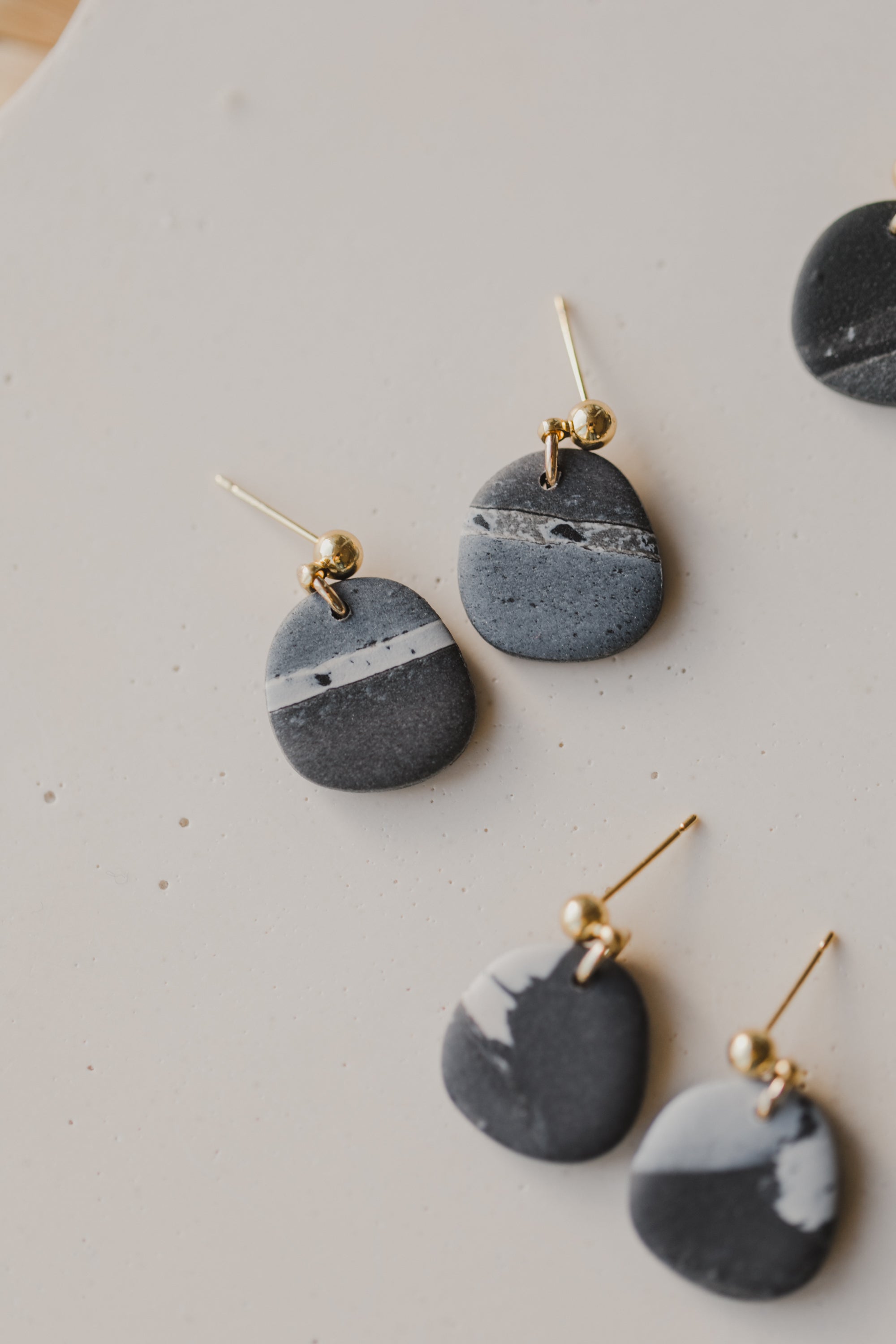 YUNA - small round earrings made of polymer clay in bright colors