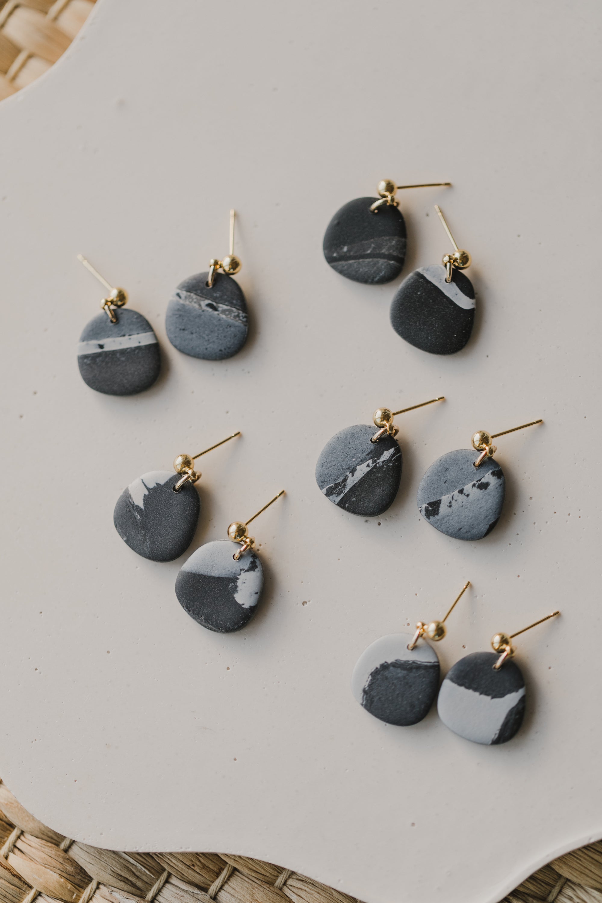 YUNA - small round earrings made of polymer clay in bright colors