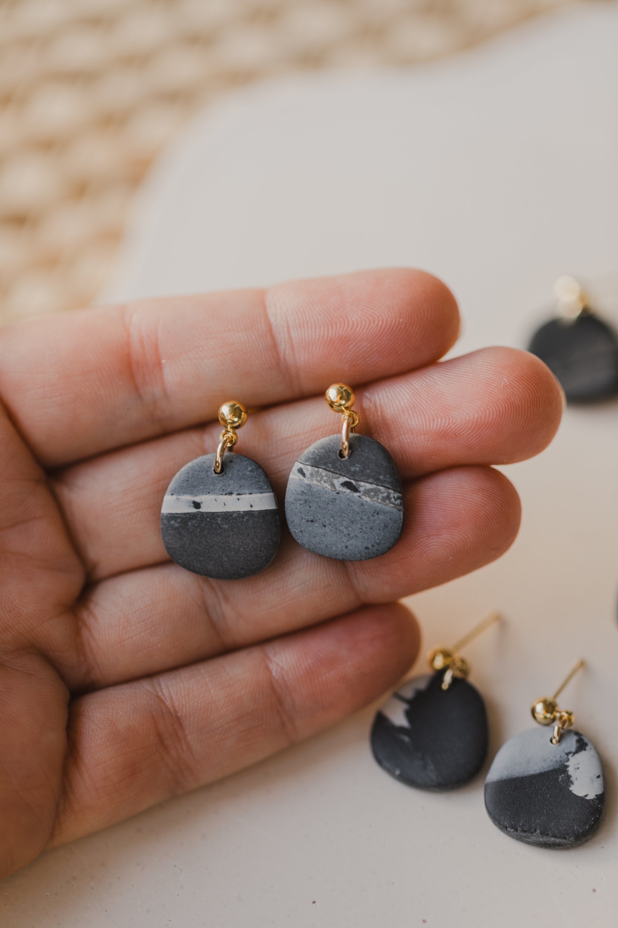 YUNA - small round earrings made of polymer clay in bright colors