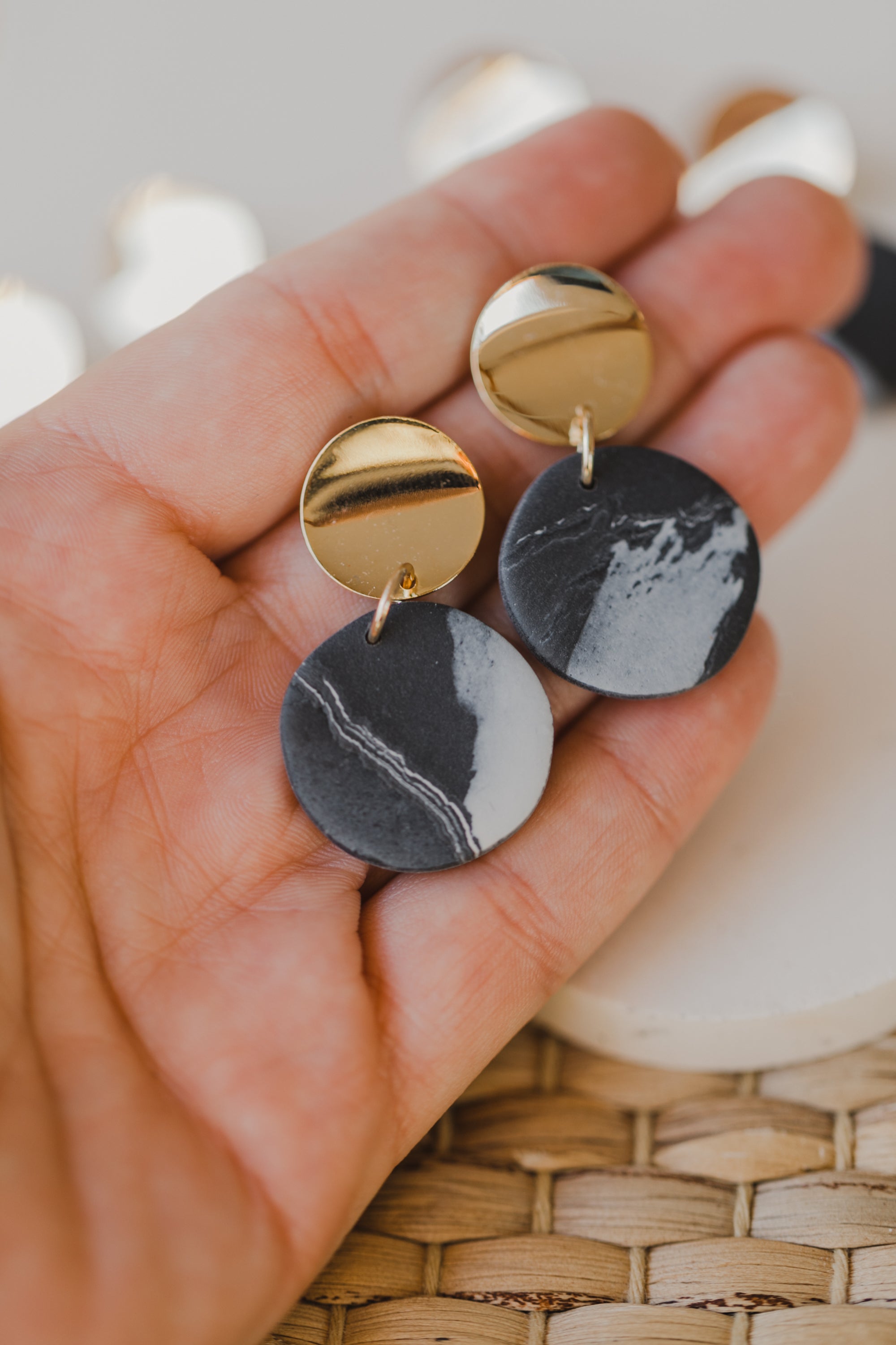 YUNA - small round earrings made of polymer clay in bright colors