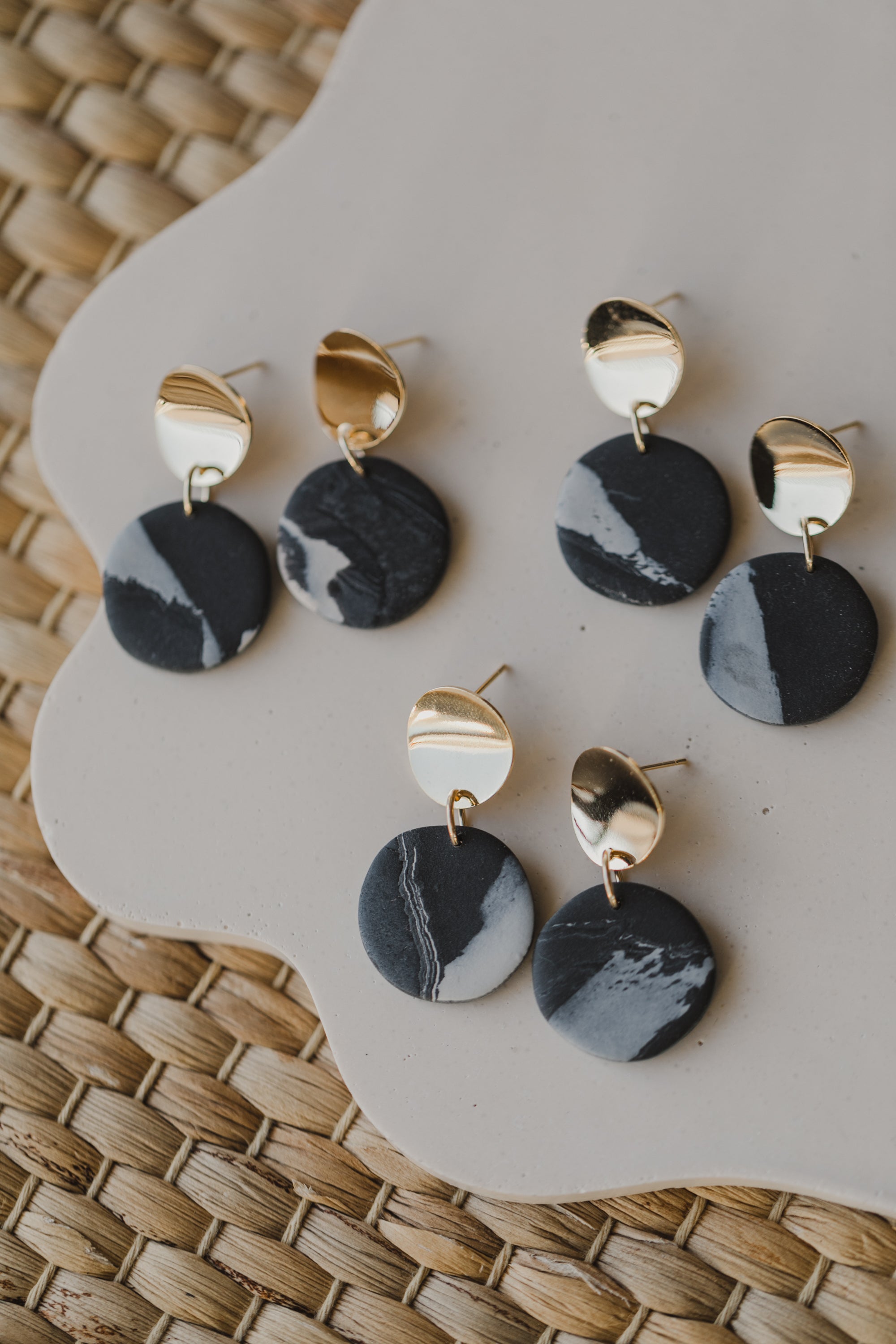 YUNA - small round earrings made of polymer clay in bright colors