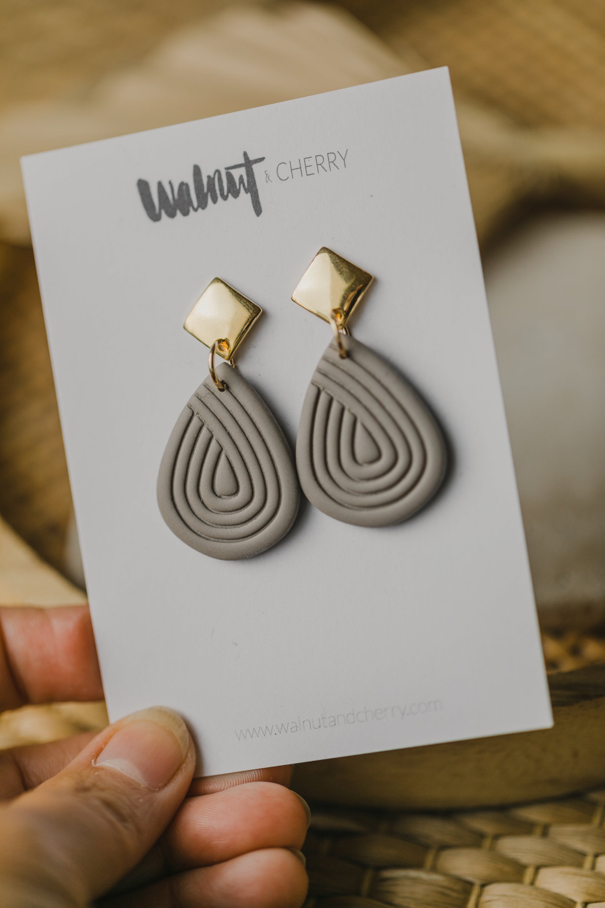 MALEA - tropfenförmige Polymer Ton Ohrringe in Kieselstein