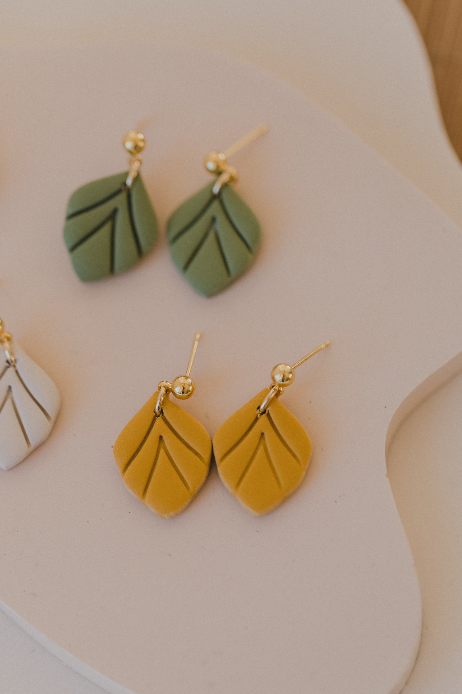 TANJA - kleine blumige Ohrringe aus Polymer Ton