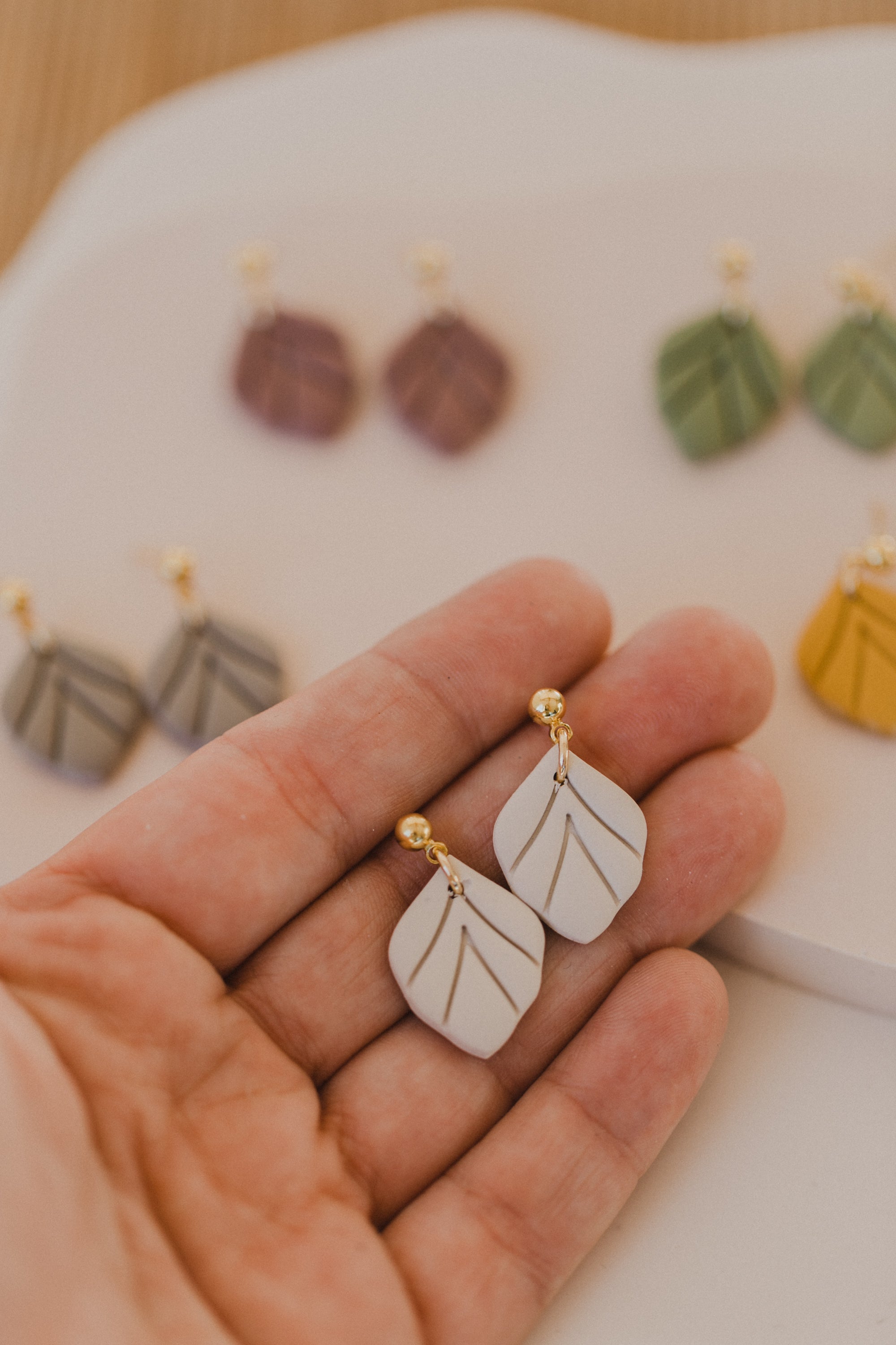 TANJA - kleine blumige Ohrringe aus Polymer Ton