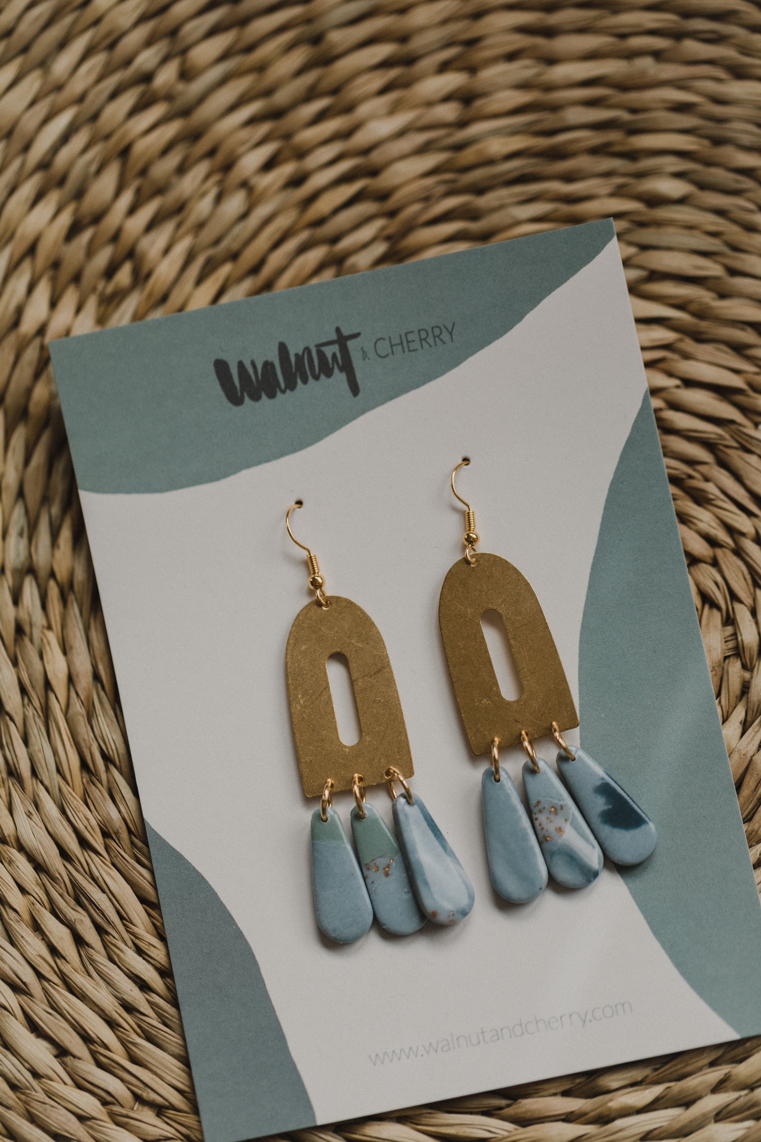 blaue lange Polymer Ton Ohrringe mit Blattgold