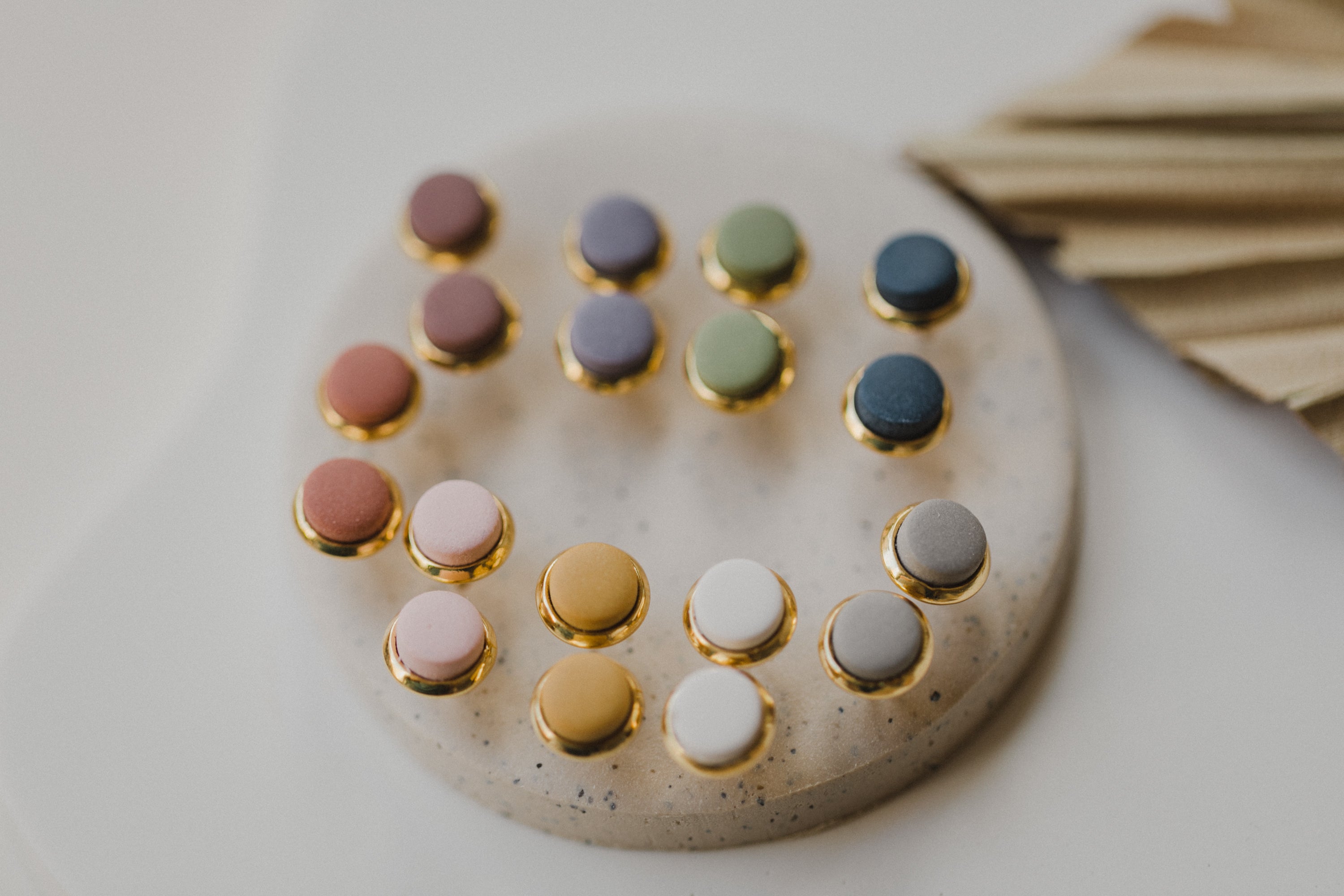 STELLA - small round colorful earrings gold-colored