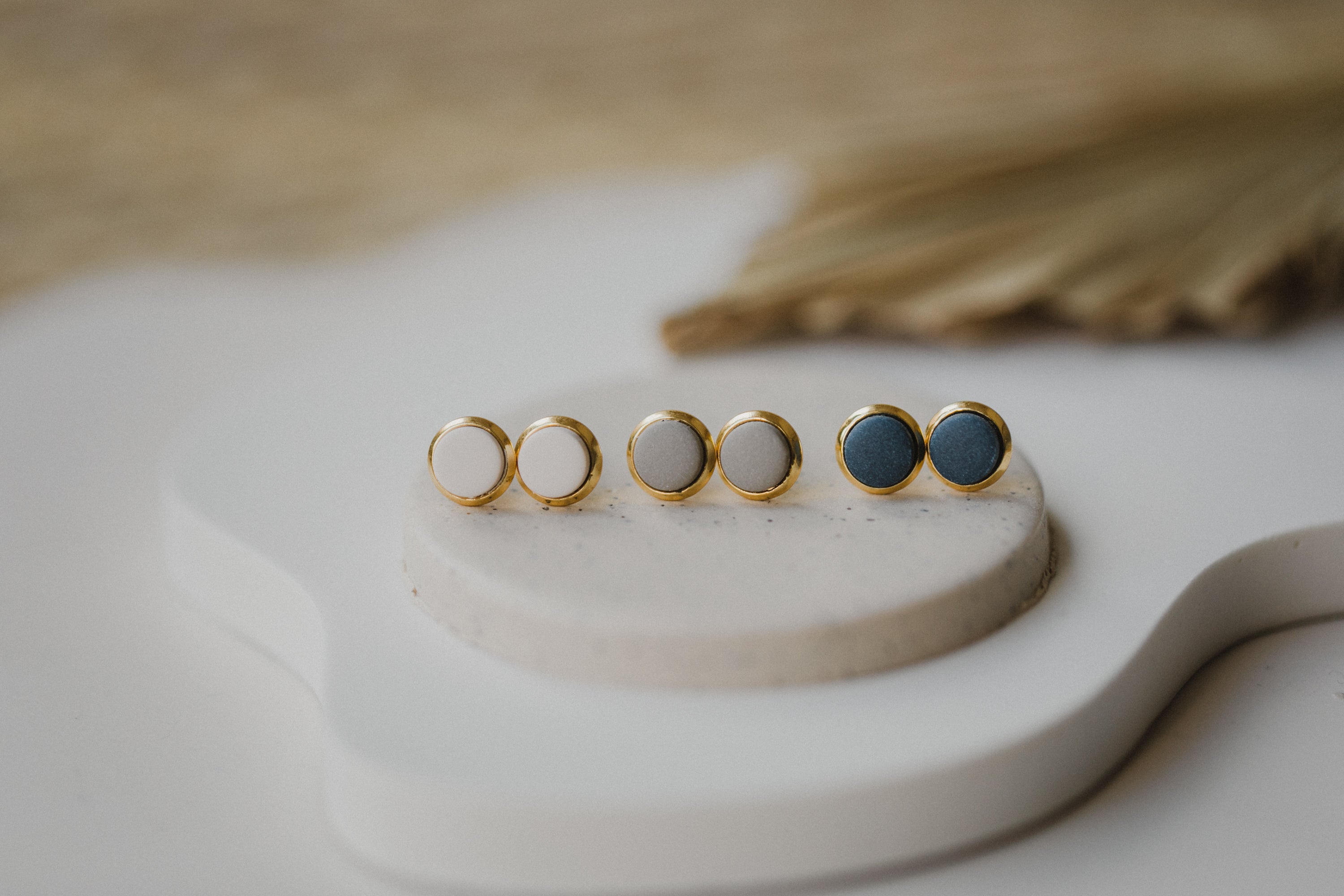 STELLA - small round colorful earrings gold-colored