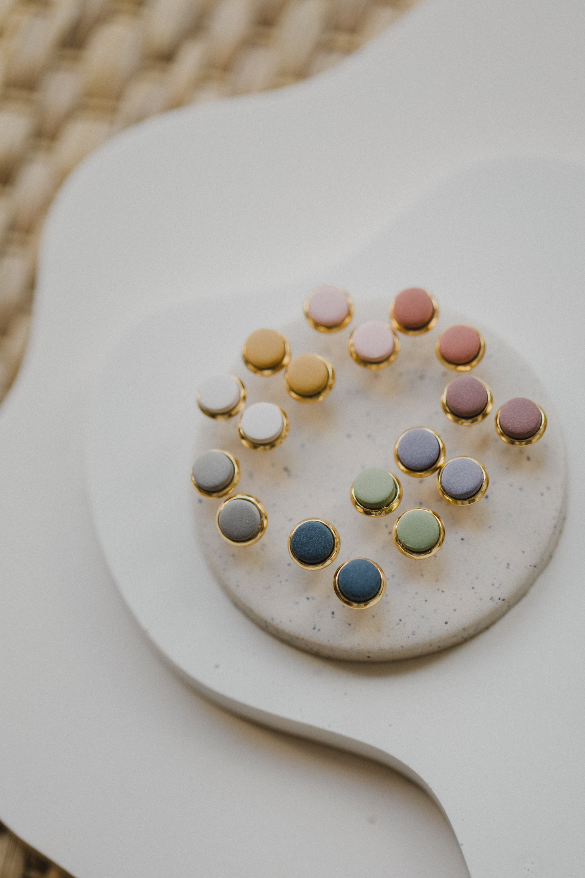 STELLA - small round colorful earrings gold-colored