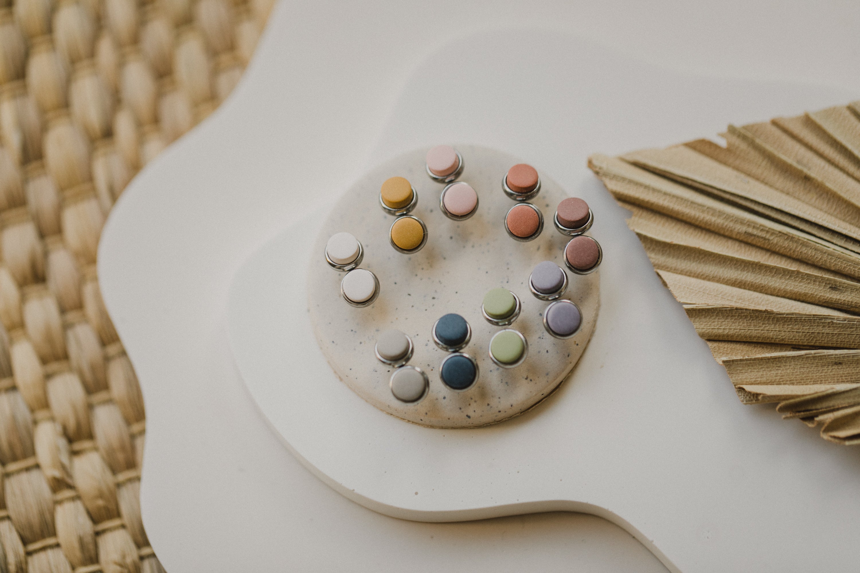 STELLA - small round colorful earrings silver-colored