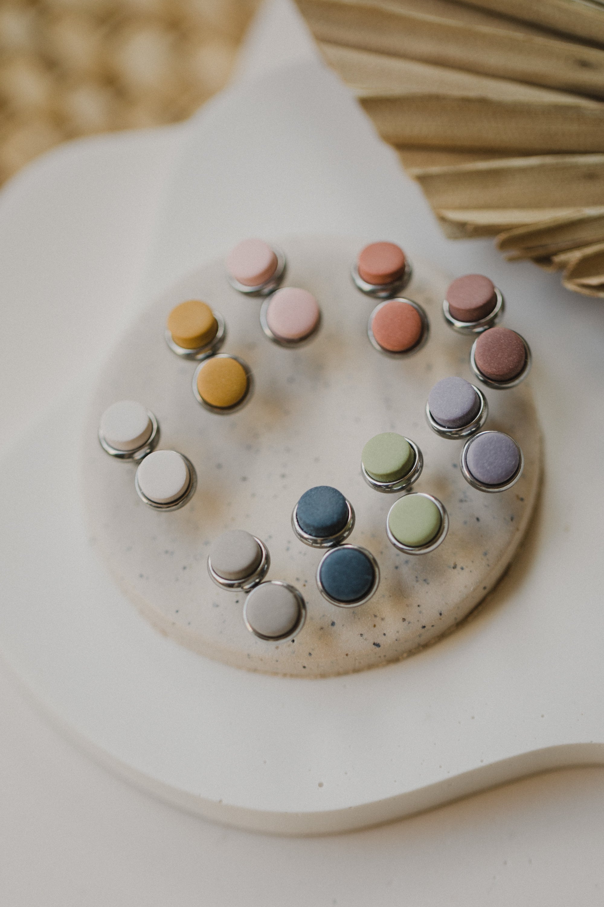 STELLA - small round colorful earrings silver-colored