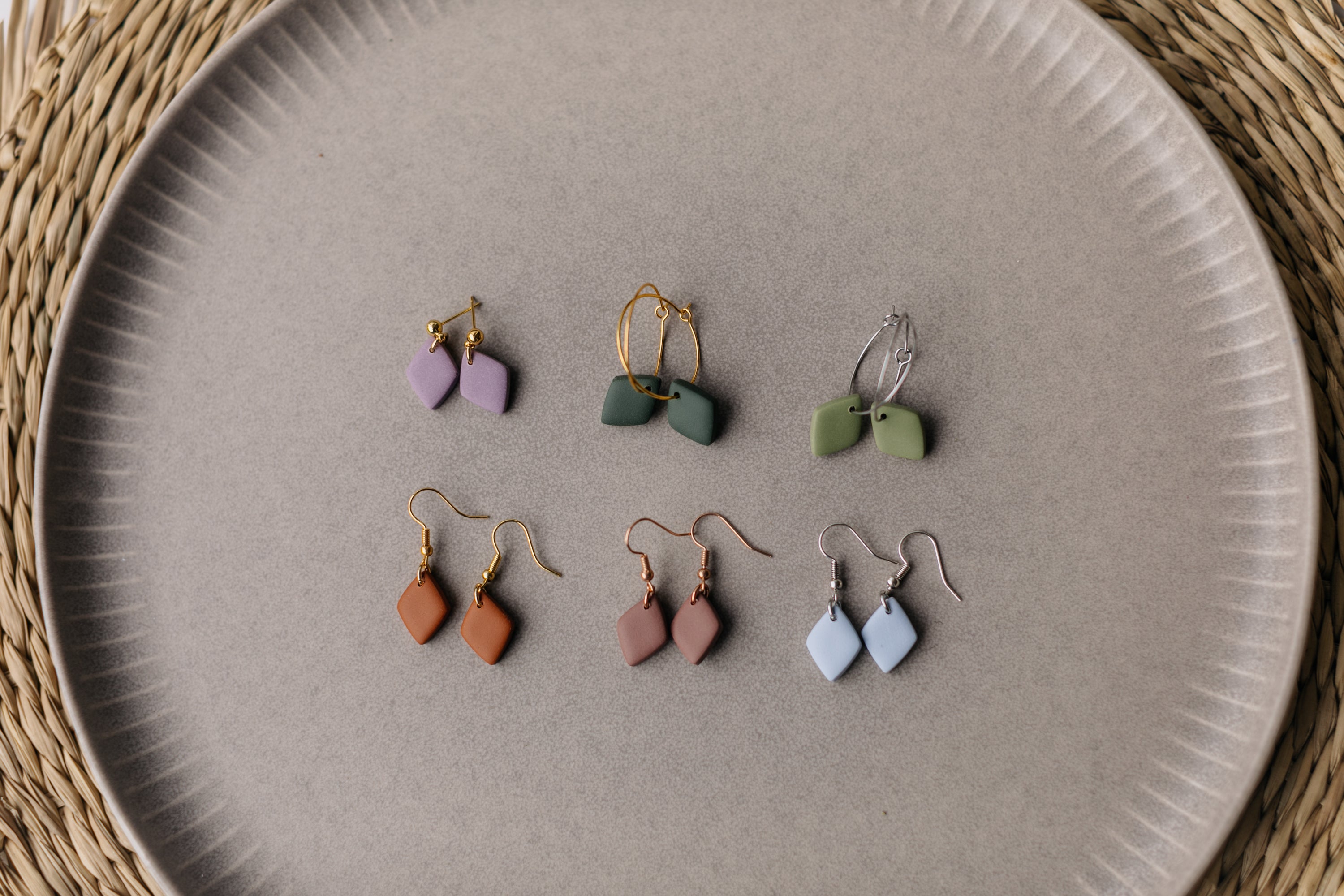 PAULA - kleine Rautenohrringe aus Polymer Ton