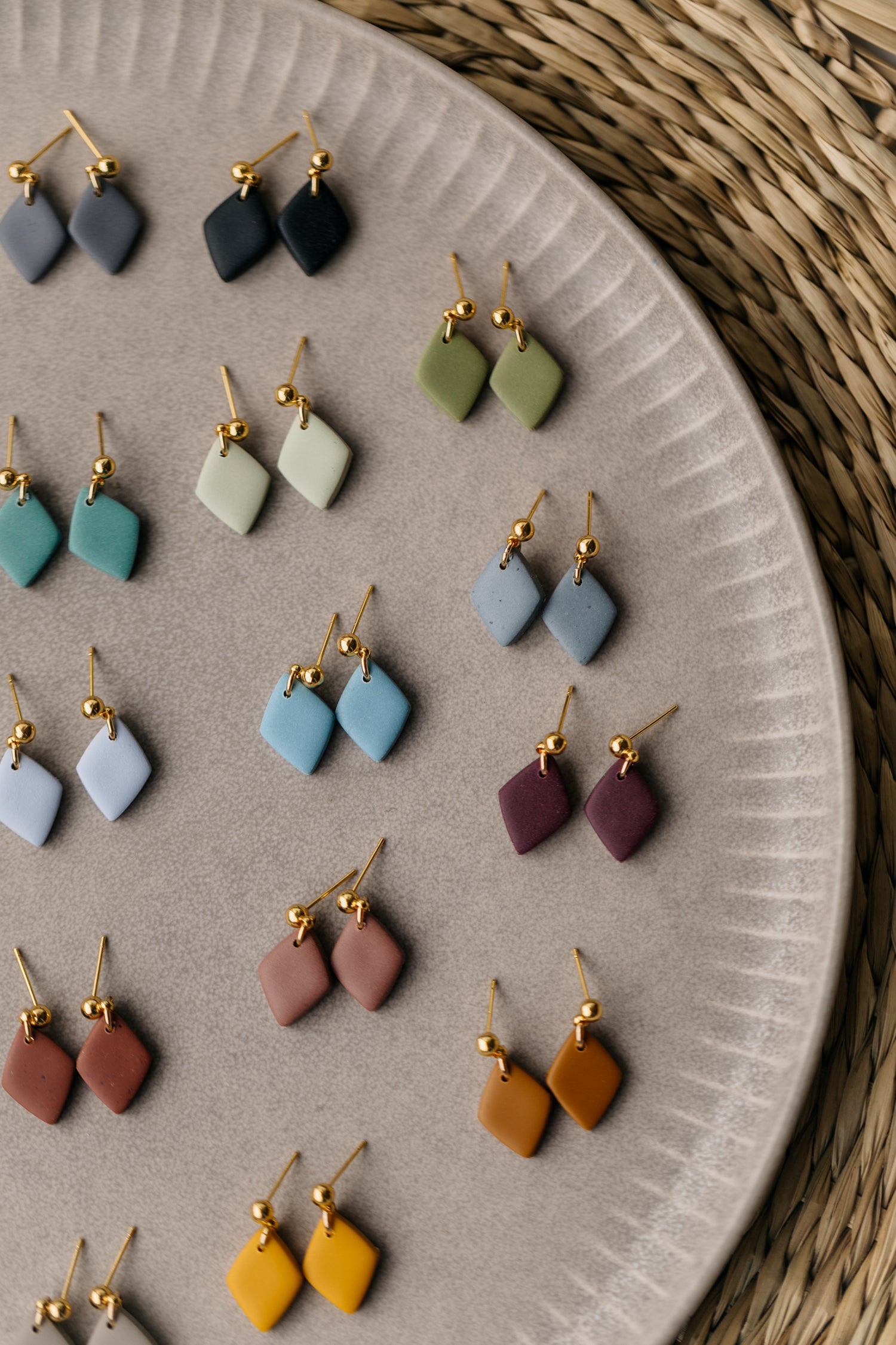 PAULA - kleine Rautenohrringe aus Polymer Ton