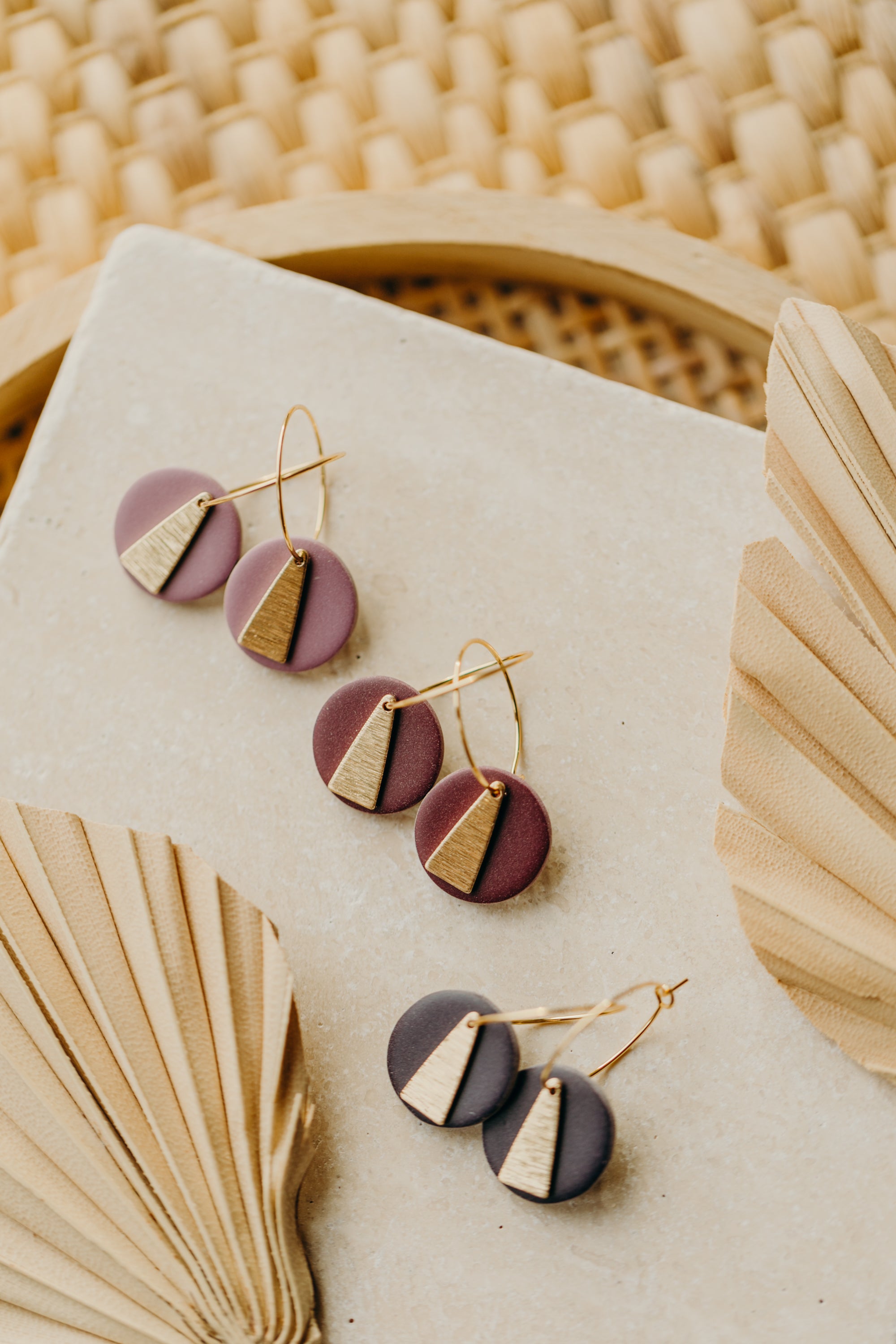 SIMONA - Creolen mit rundem Polymer Ton Anhänger in Beerentönen