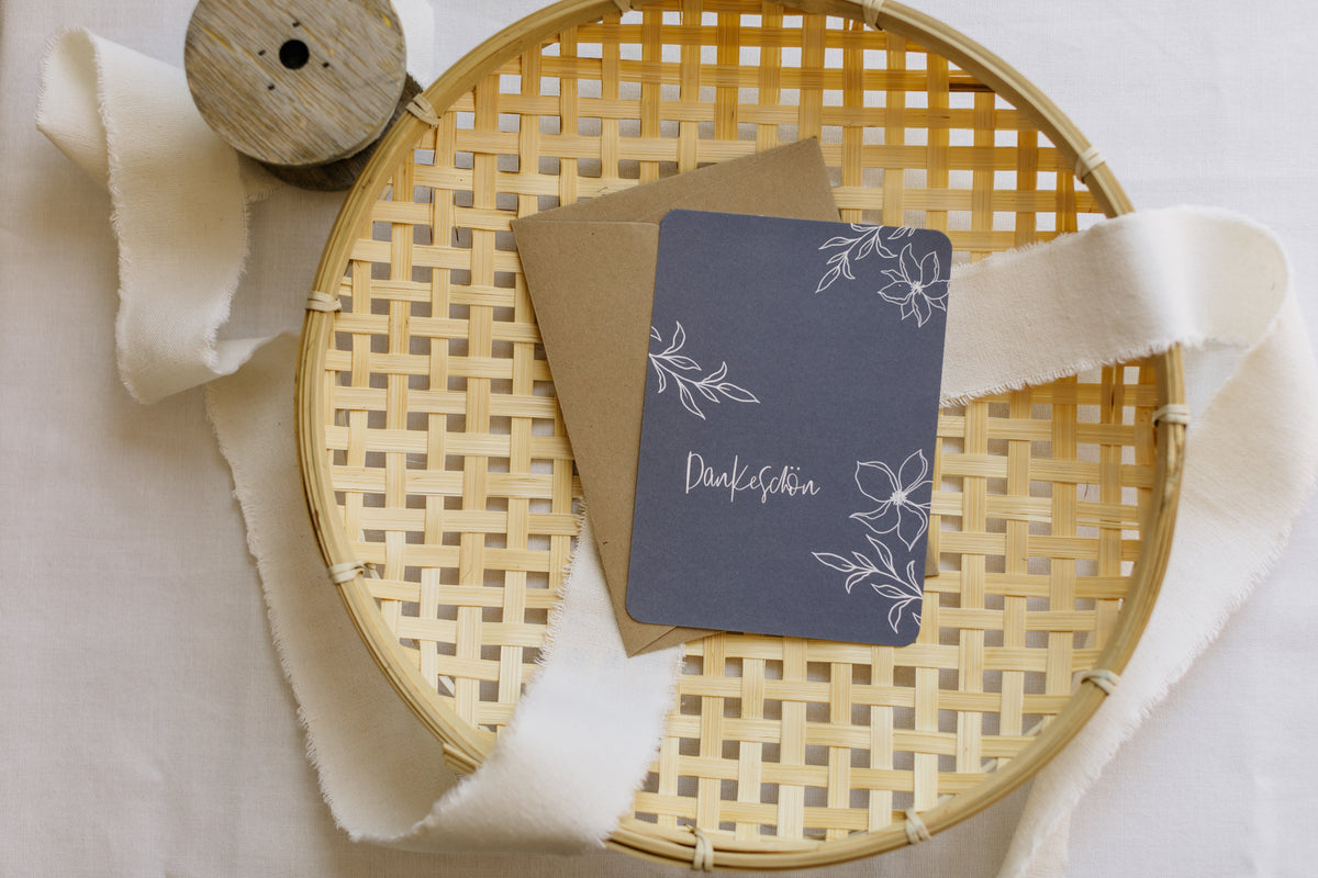 Postkarte "Dankeschön" in dunklem Blau
