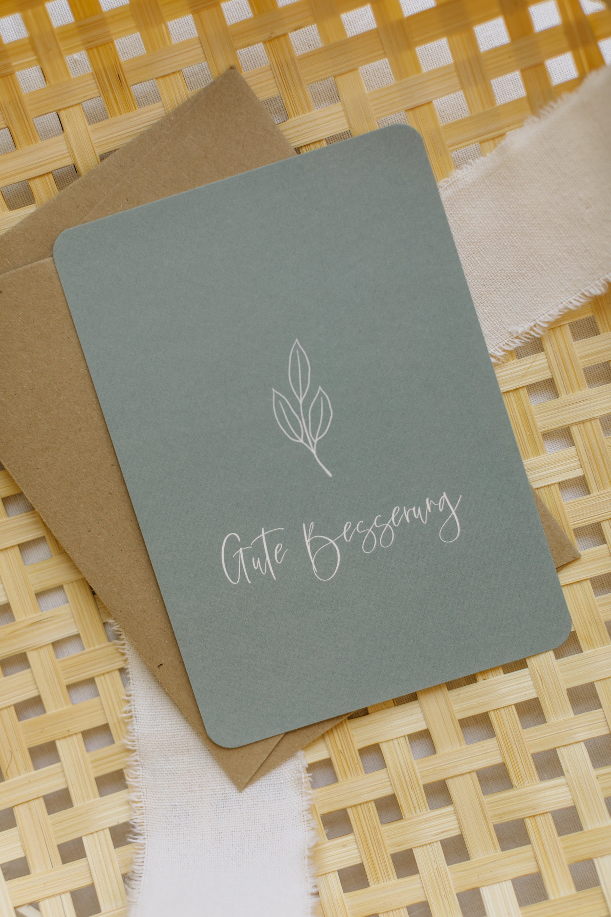 Postkarte "Gute Besserung" in Grün-Grau