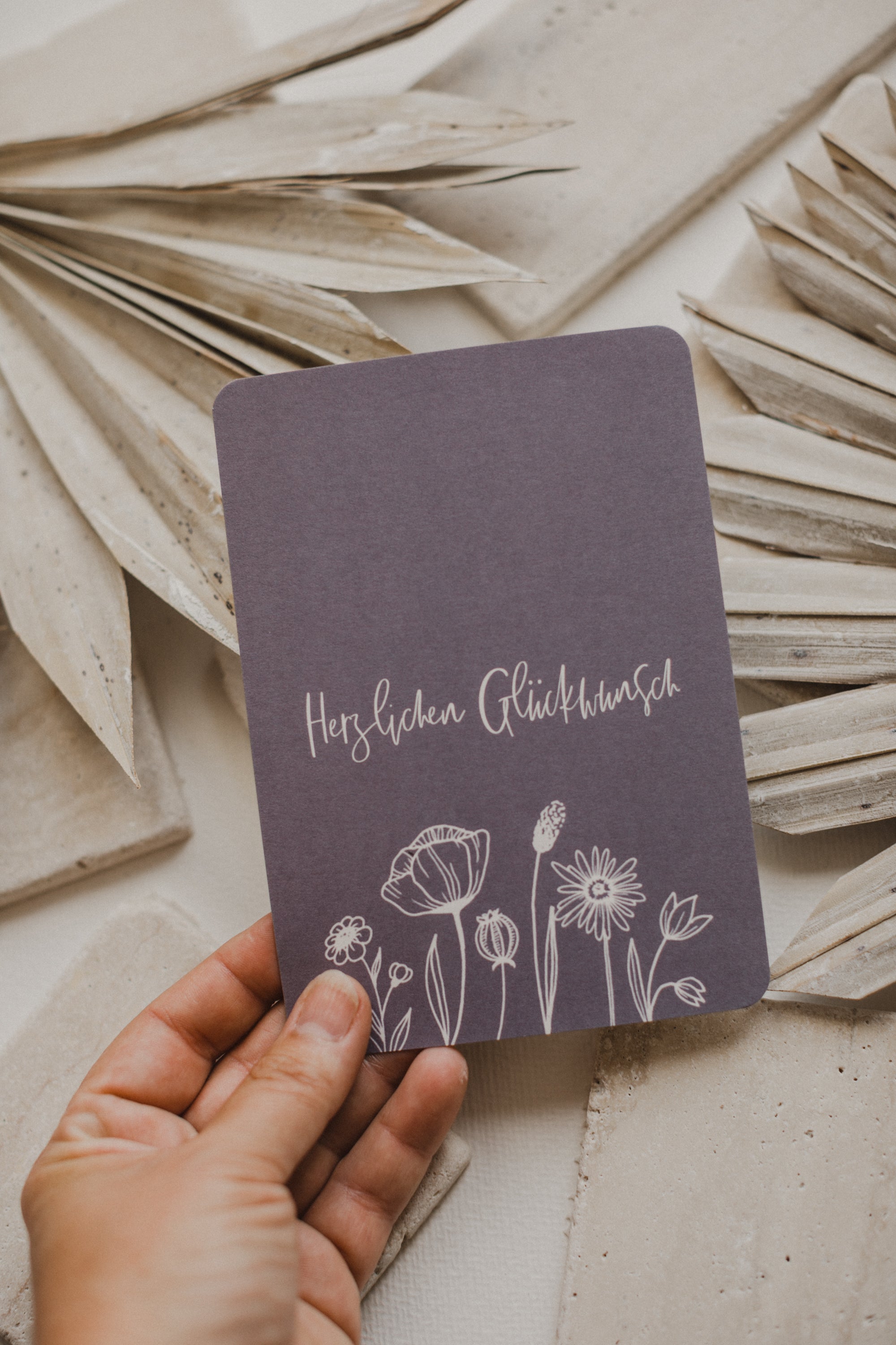 Postkarte "Herzlichen Glückwunsch" in dunklem Lila