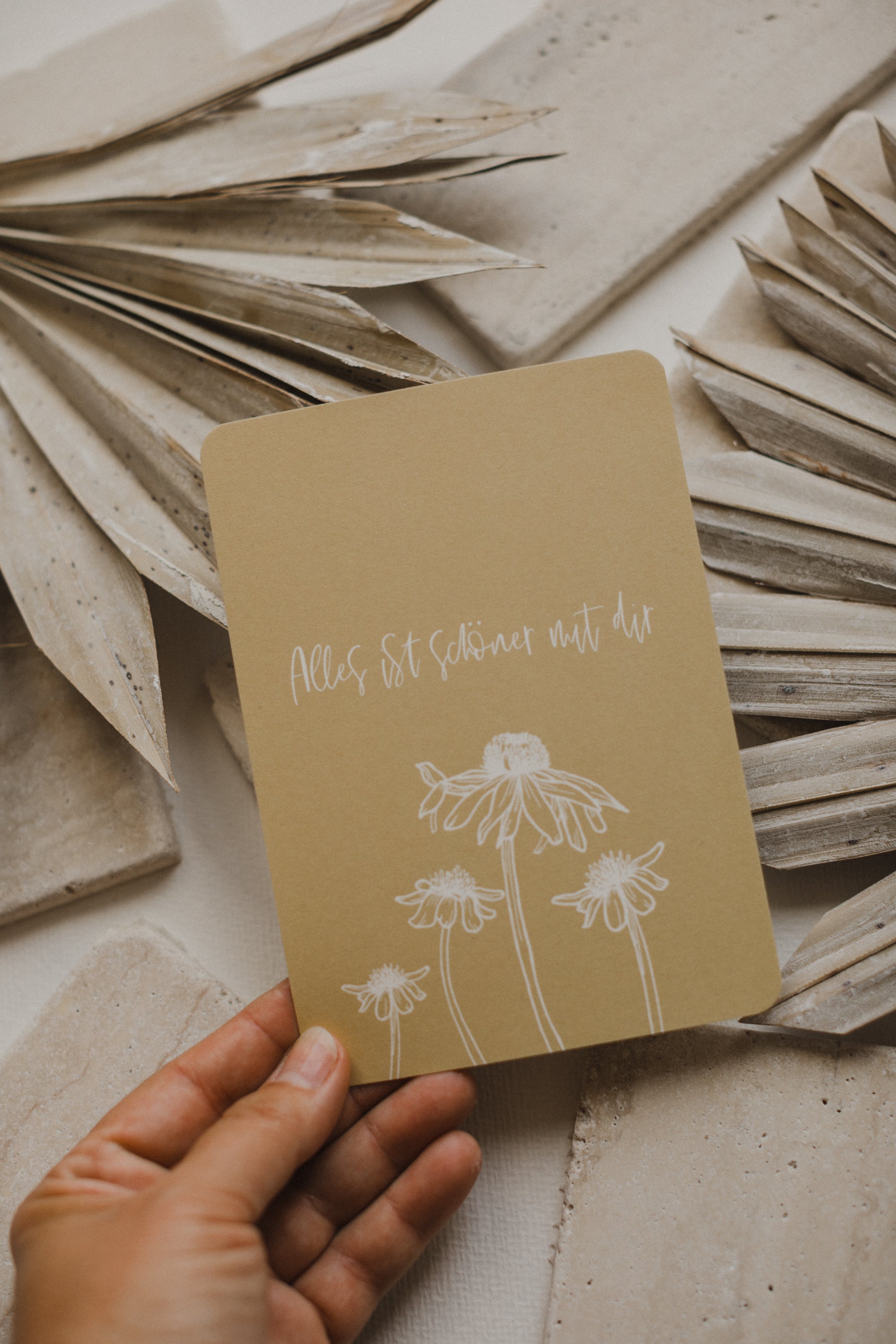 Postkarte "Alles ist Schöner mit dir" in hellem Gelb