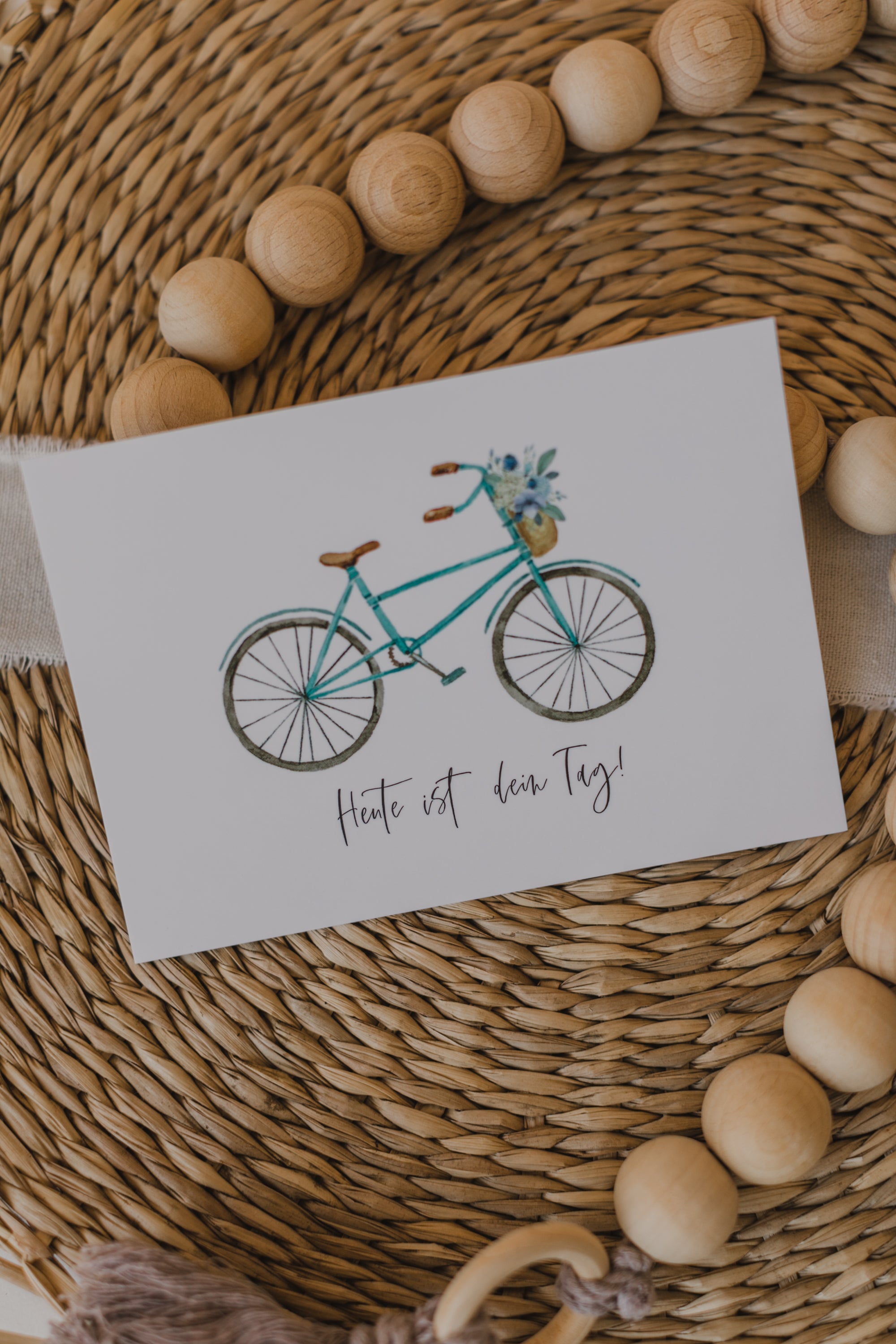Postkarte Fahrrad mit Blumen mit dem Aufdruck "Heute ist dein Tag!"