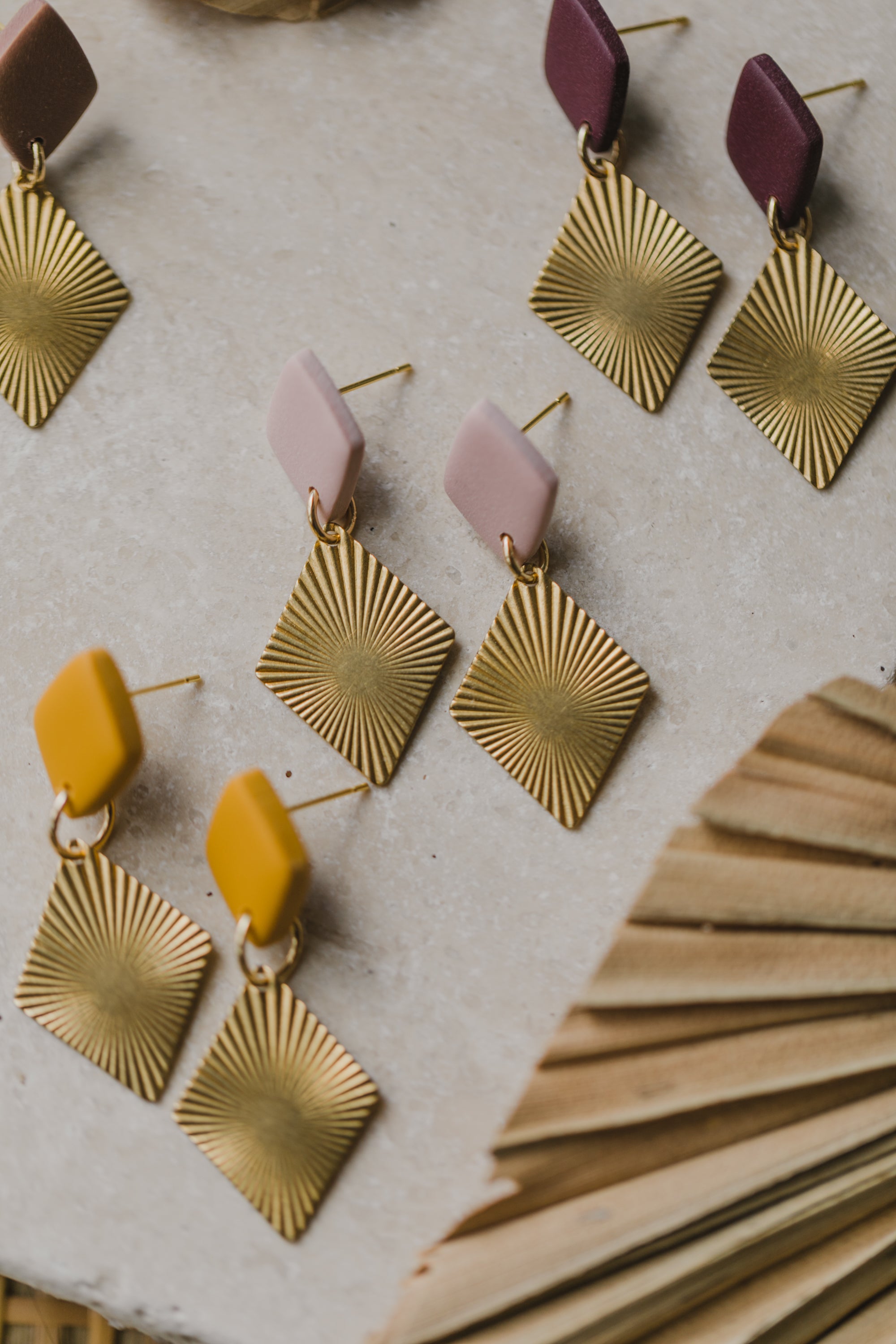 ROYA - rautenförmige Polymer Ton Ohrringe mit Messinganhänger