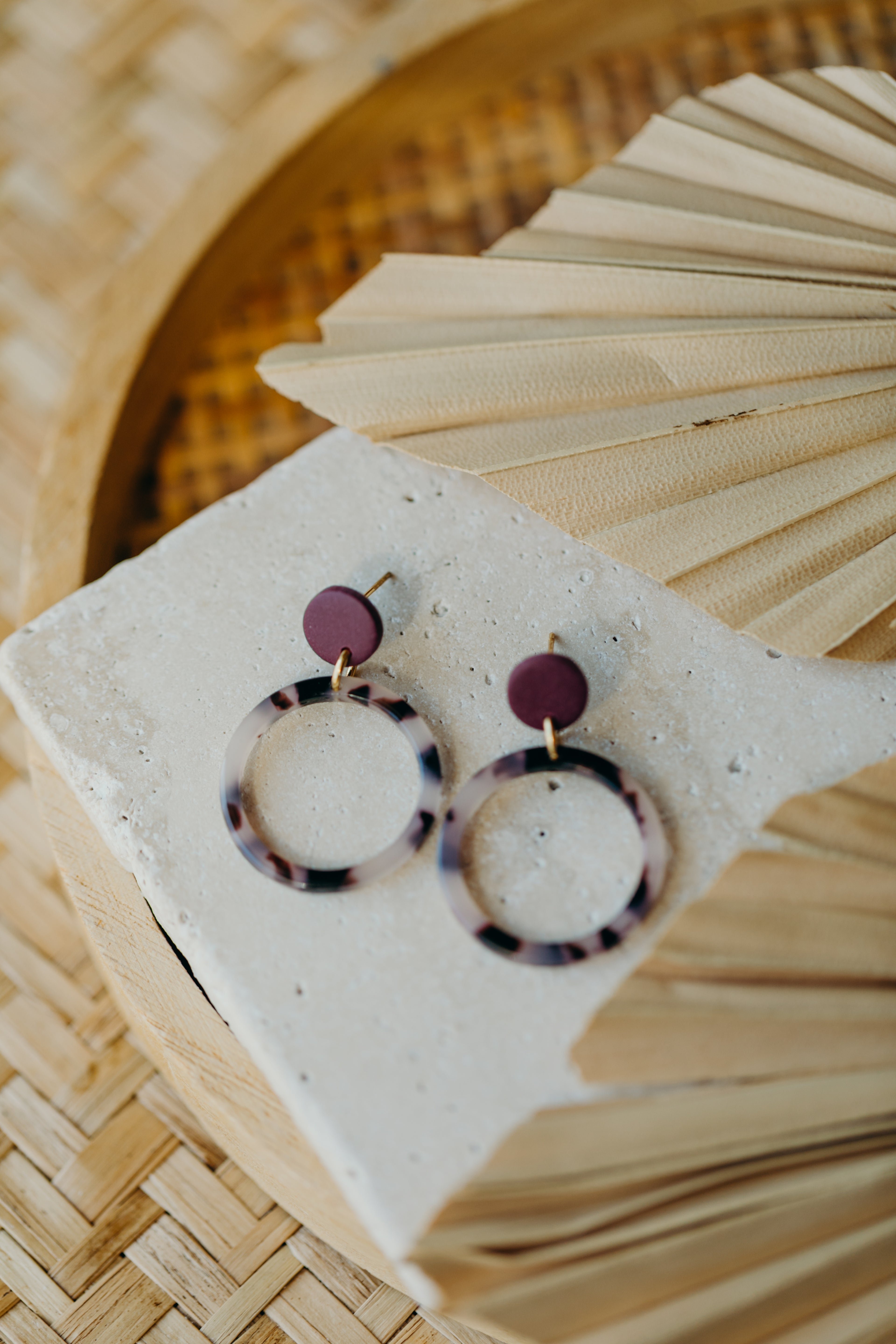 SABINA - Ohrhänger aus Polymer Ton & Acetat – Merlot