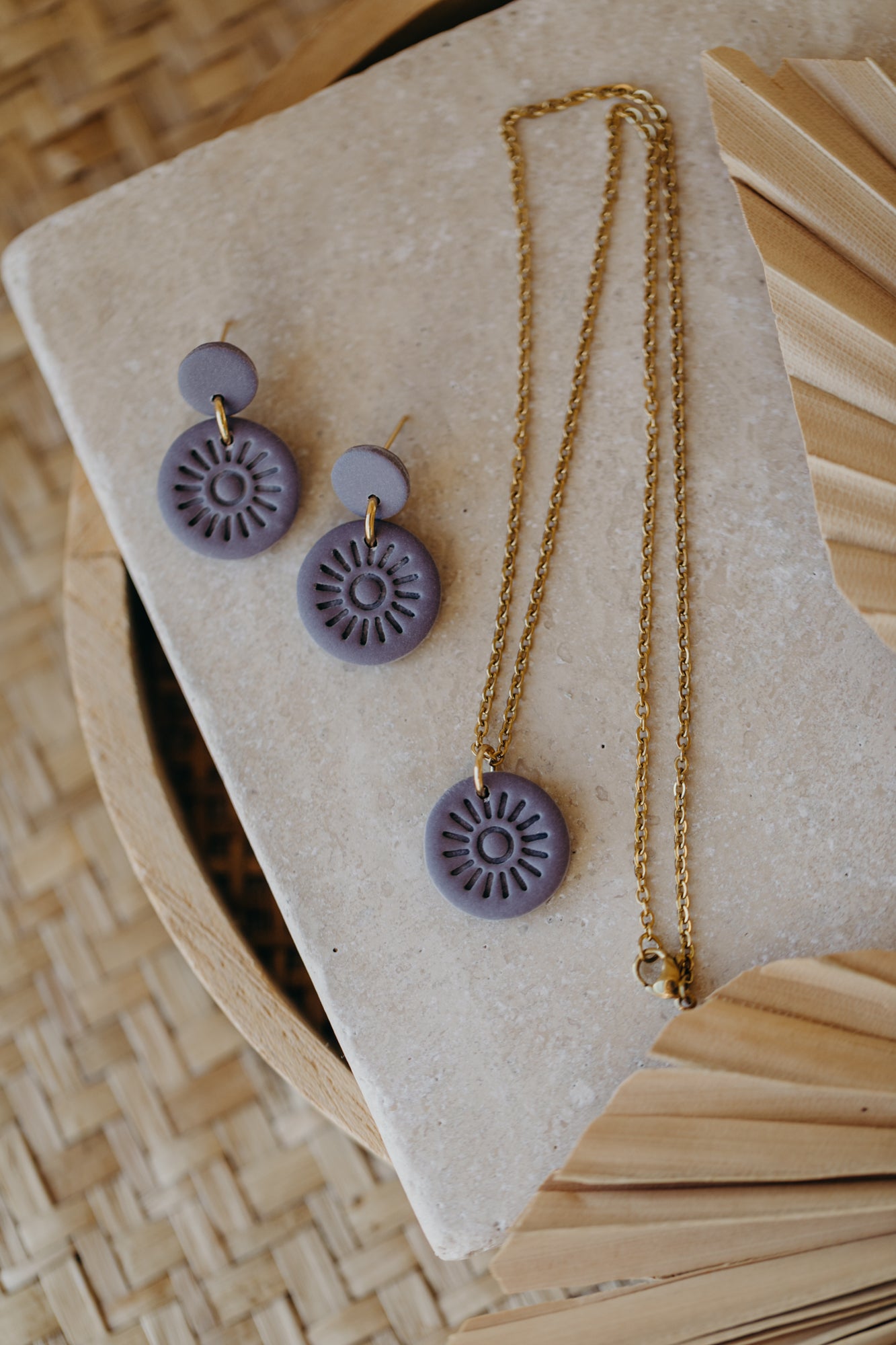 SELENA - Halskette Anhänger mit Muster in lavendel