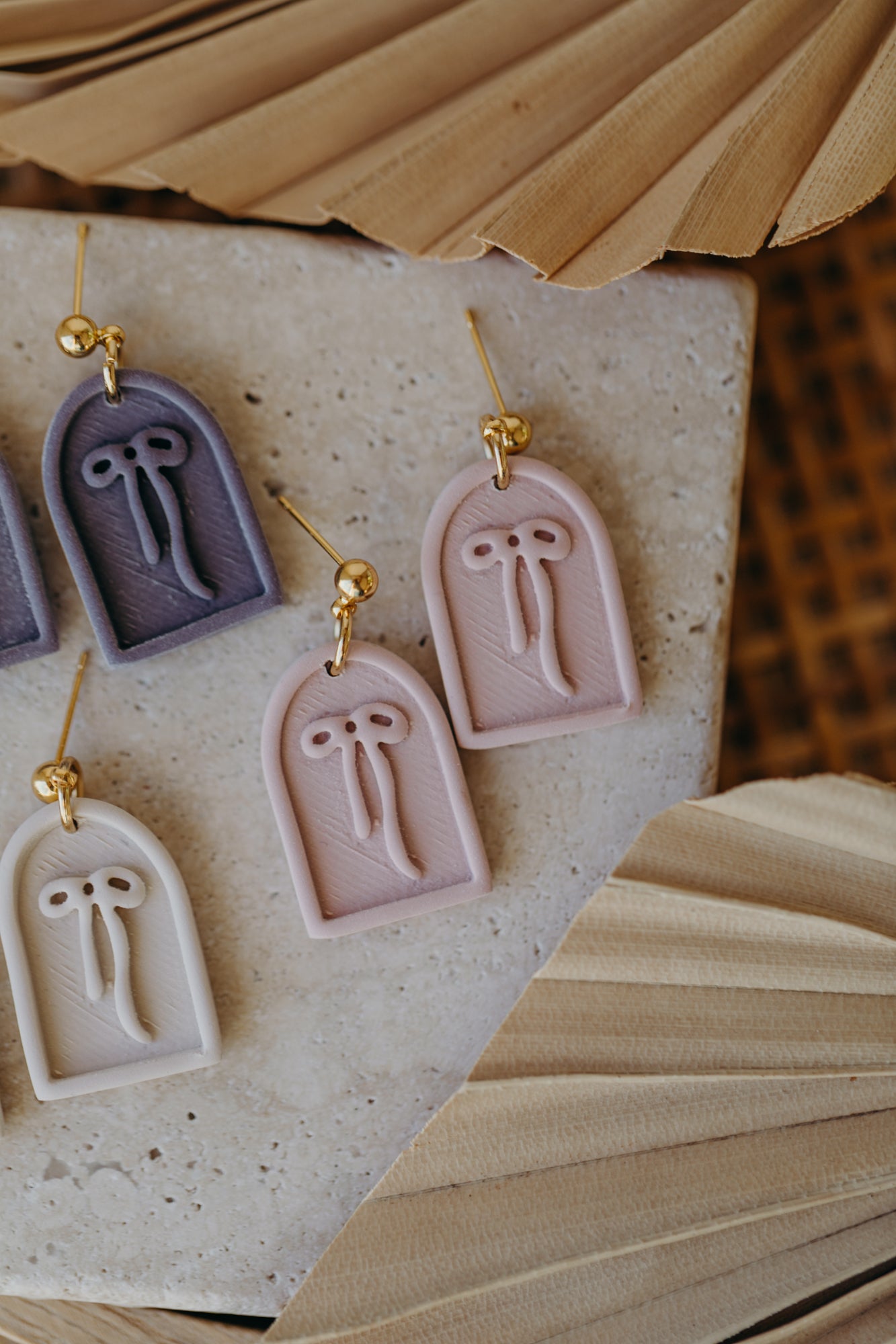 SELENE - Schleifen Ohrringe in Bogenform in rosa