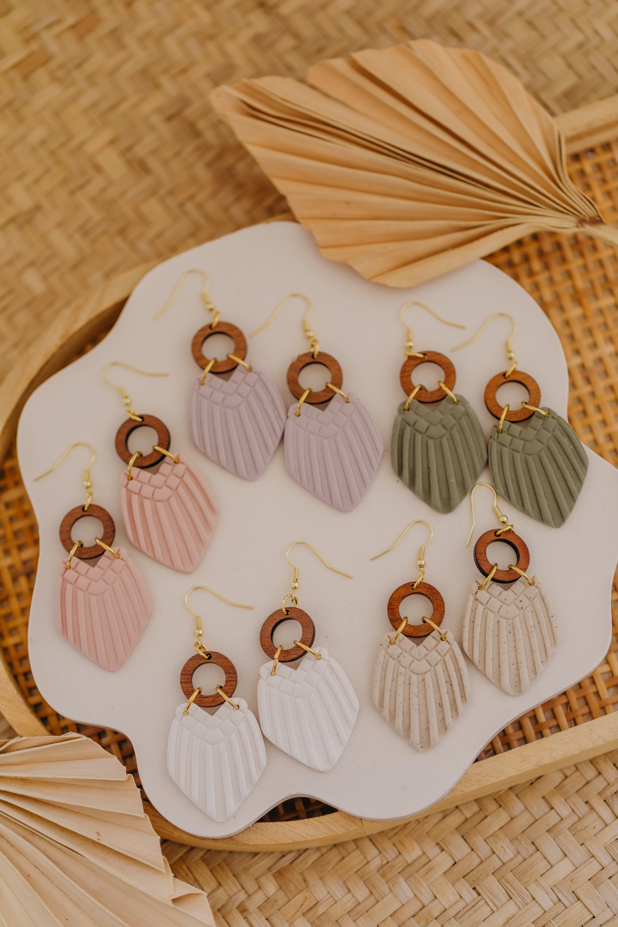 SIENNA - pastell lila Polymer Ton Ohrringe in Form eines Makramees