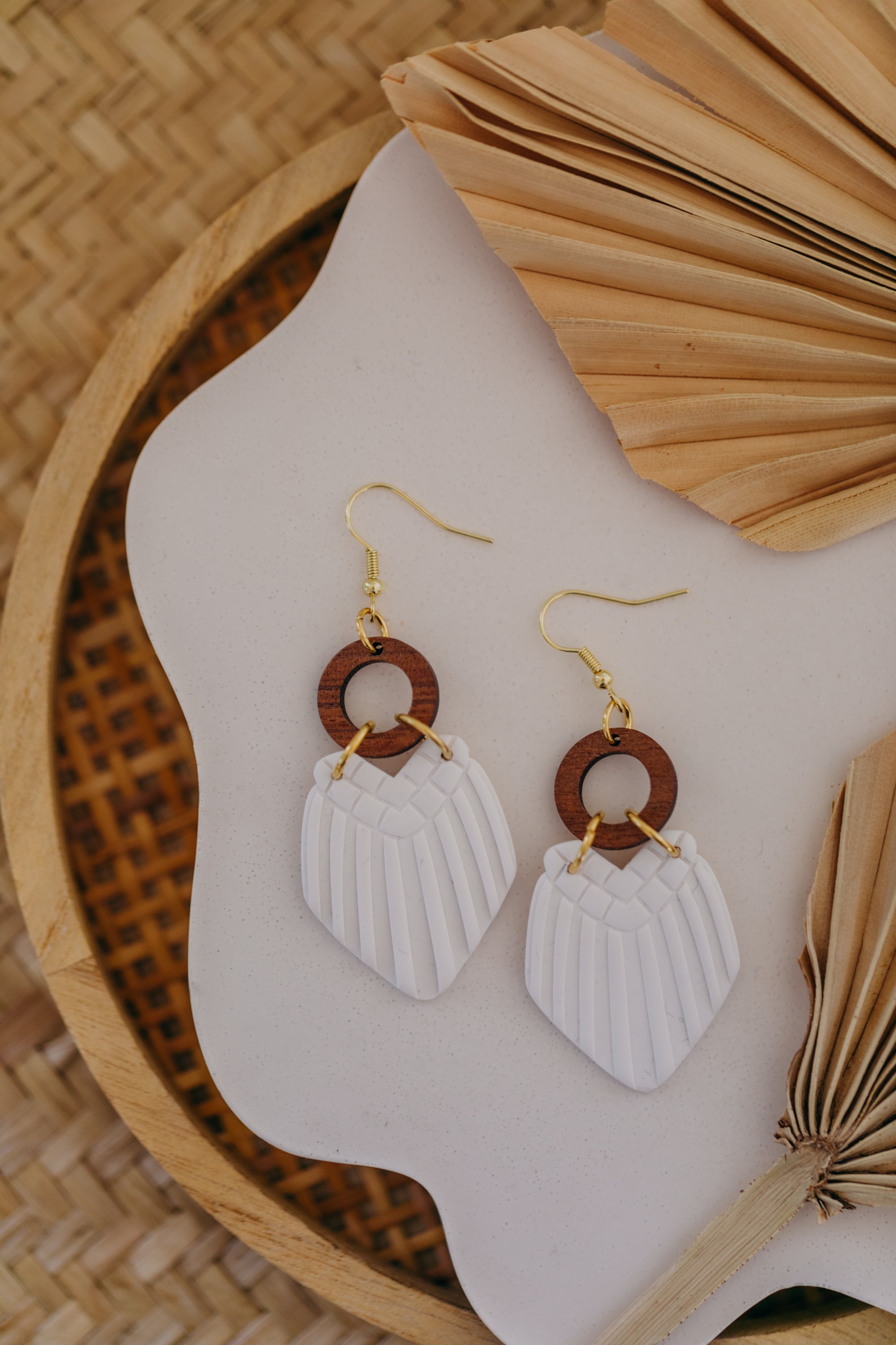 SIENNA - große weiße Statement Ohrringe