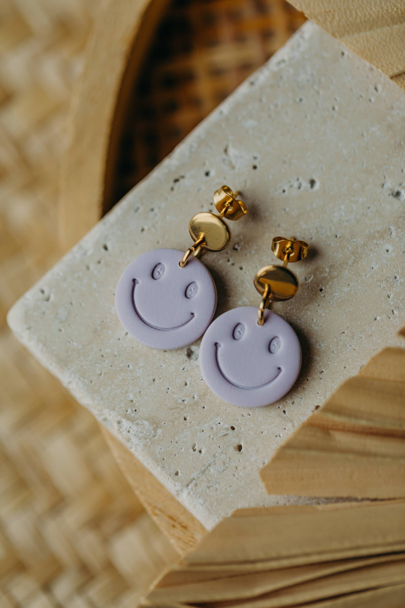 SMILEY Ohrringe aus Polymer Ton helles Pastell Lila