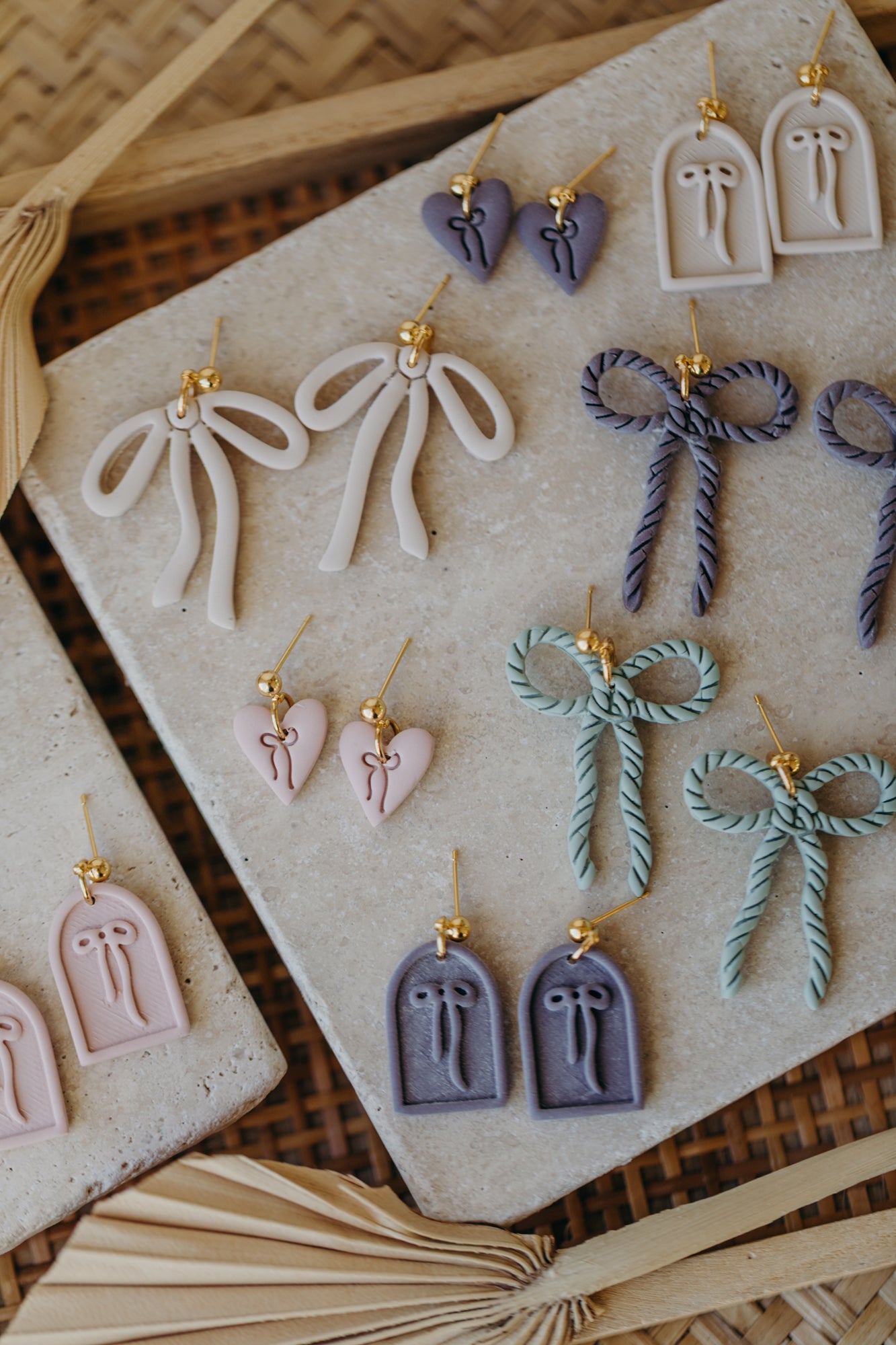 LYORA - große Schleifen Ohrringe in vanille