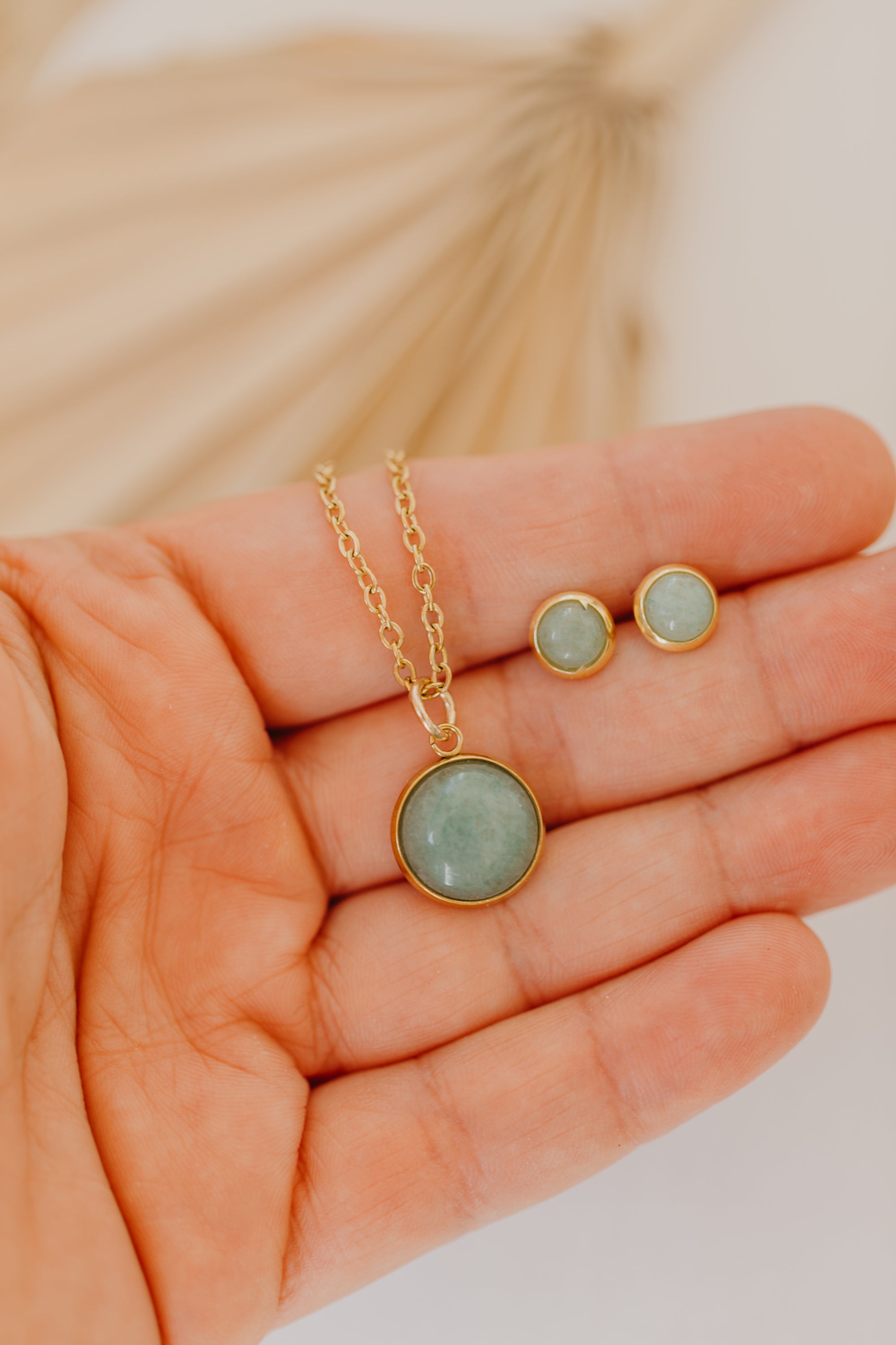 Schmuckset grüner Aventurin gold: 6 mm Ohrstecker & 12 mm Halskette