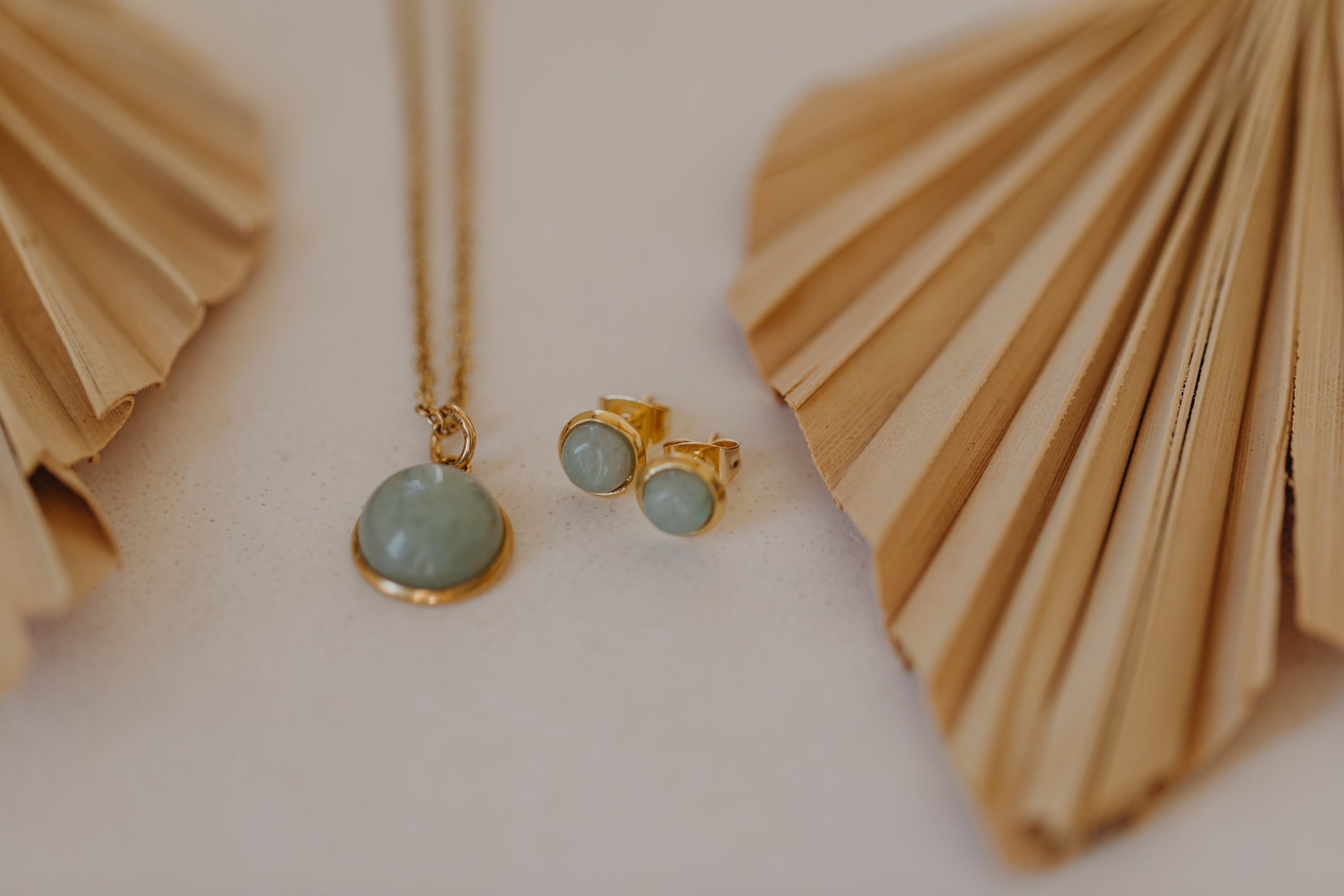 Schmuckset grüner Aventurin gold: 6 mm Ohrstecker & 12 mm Halskette