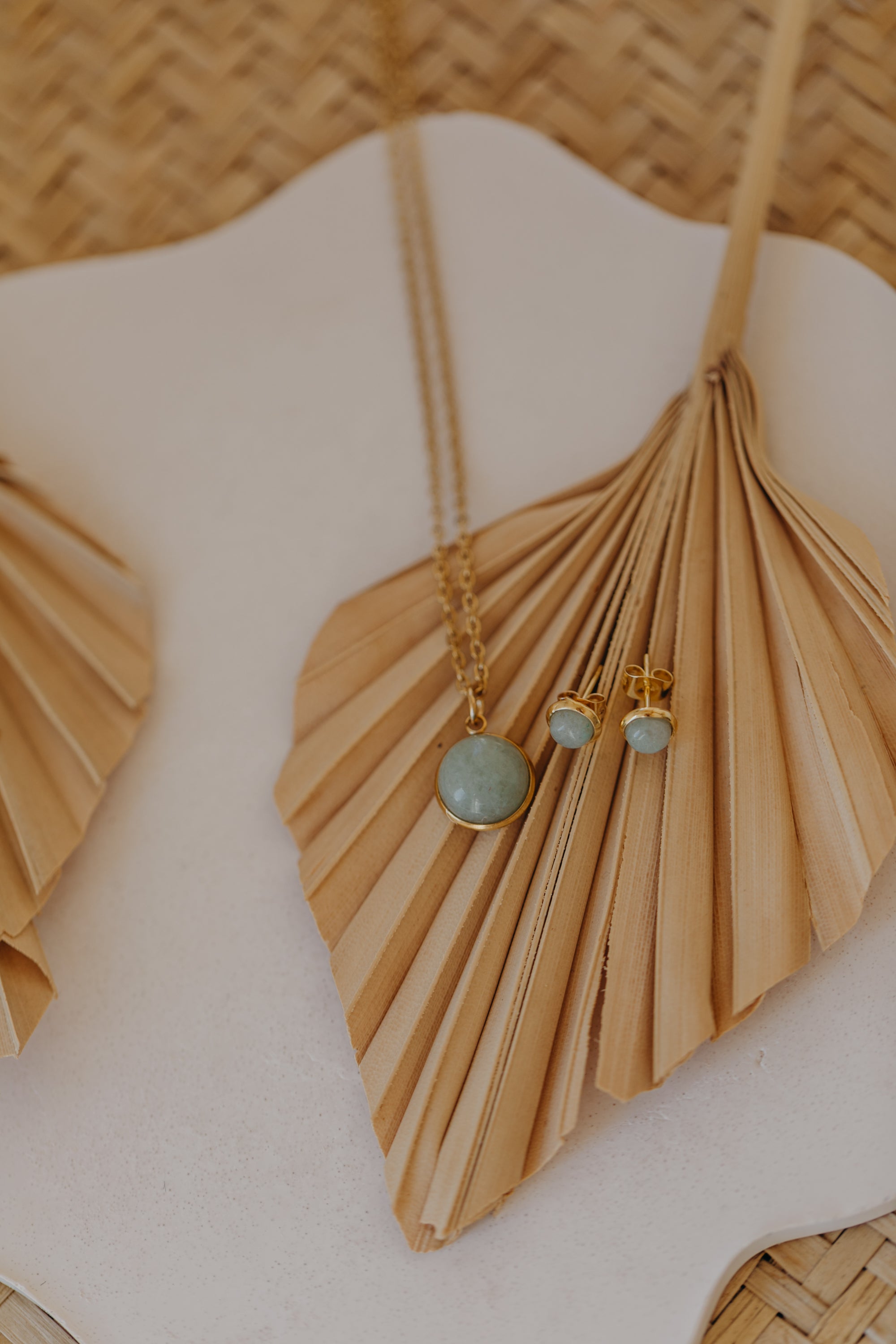 Schmuckset grüner Aventurin gold: 6 mm Ohrstecker & 12 mm Halskette