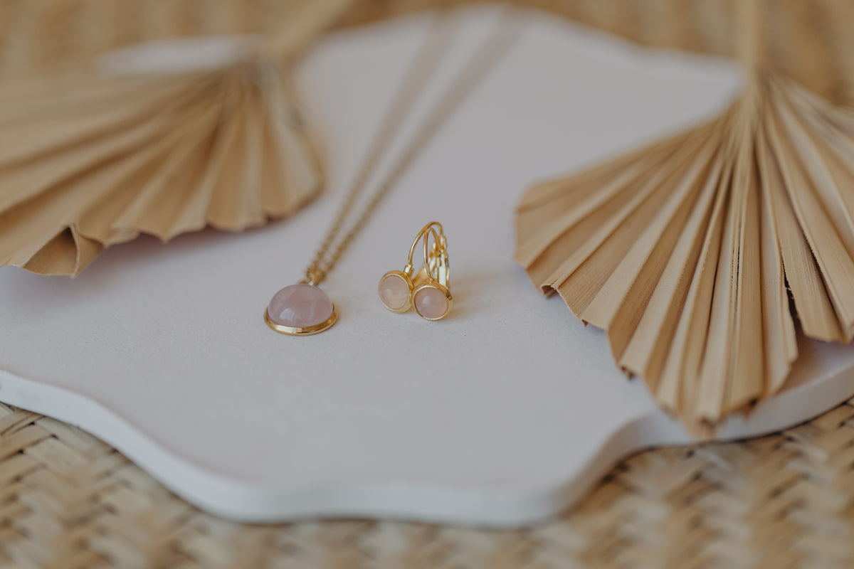 Schmuckset Rosenquarz gold: 6 mm Ohrhänger & 12 mm Halskette