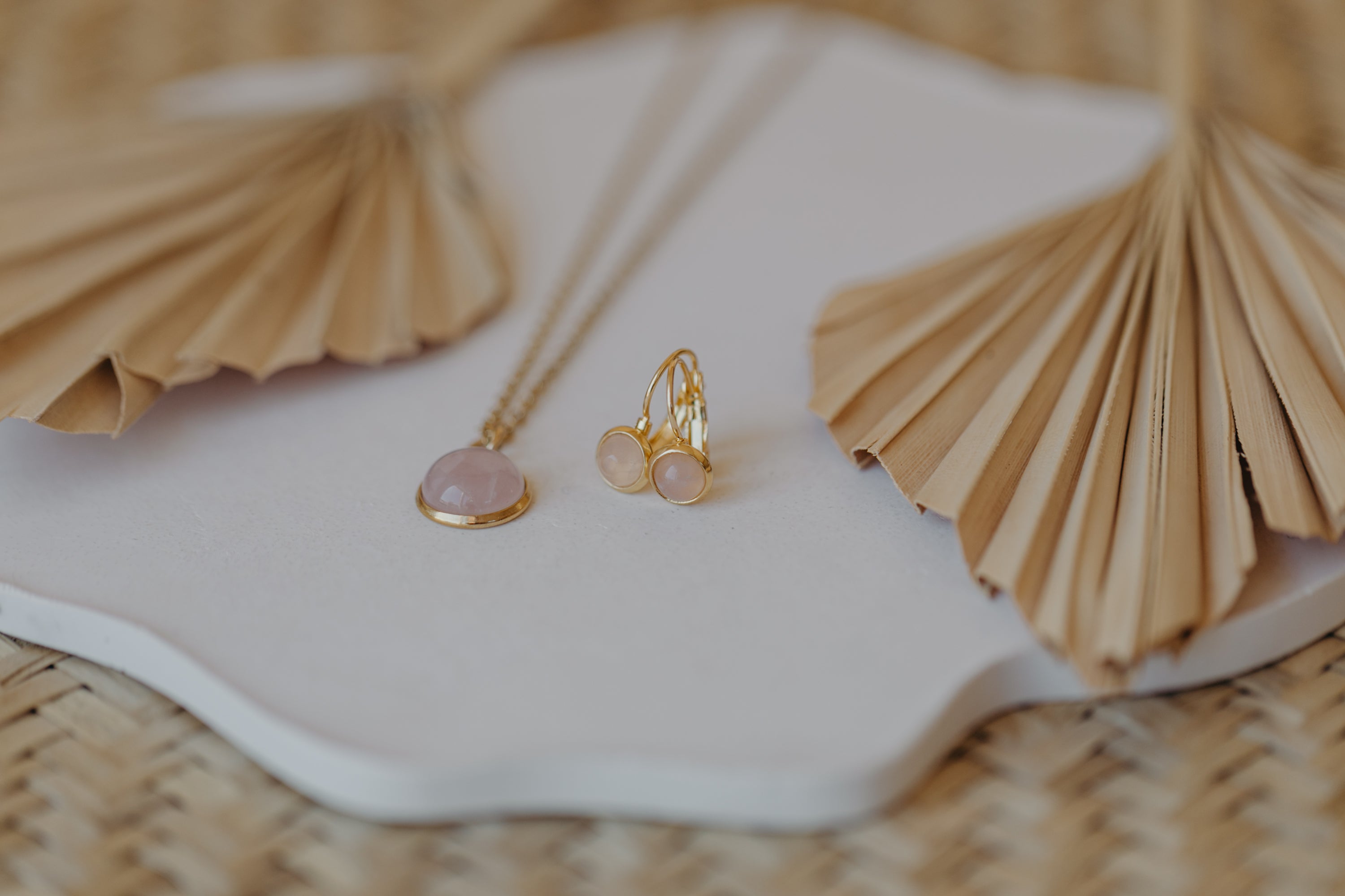 Schmuckset Rosenquarz gold: 6 mm Ohrhänger & 12 mm Halskette