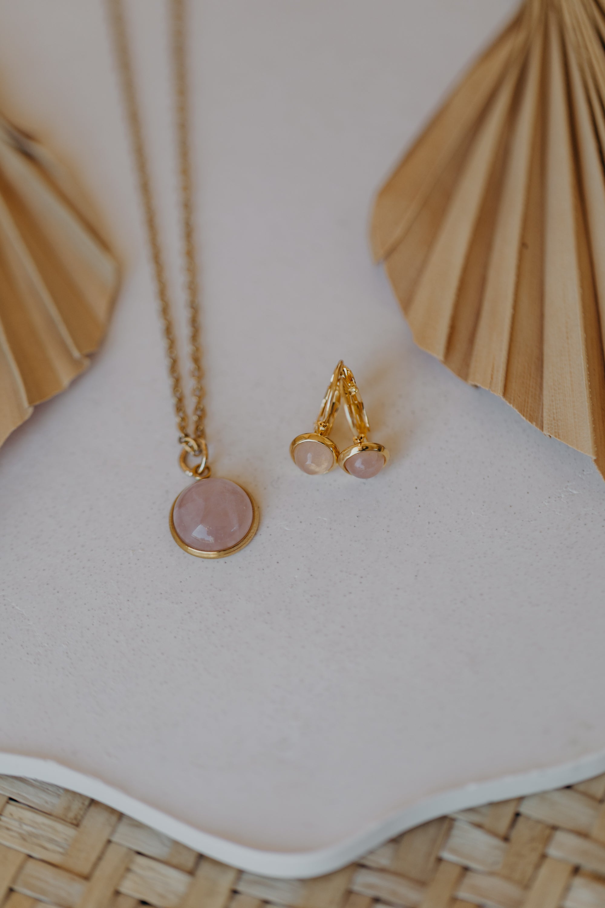 Schmuckset Rosenquarz gold: 6 mm Ohrhänger & 12 mm Halskette