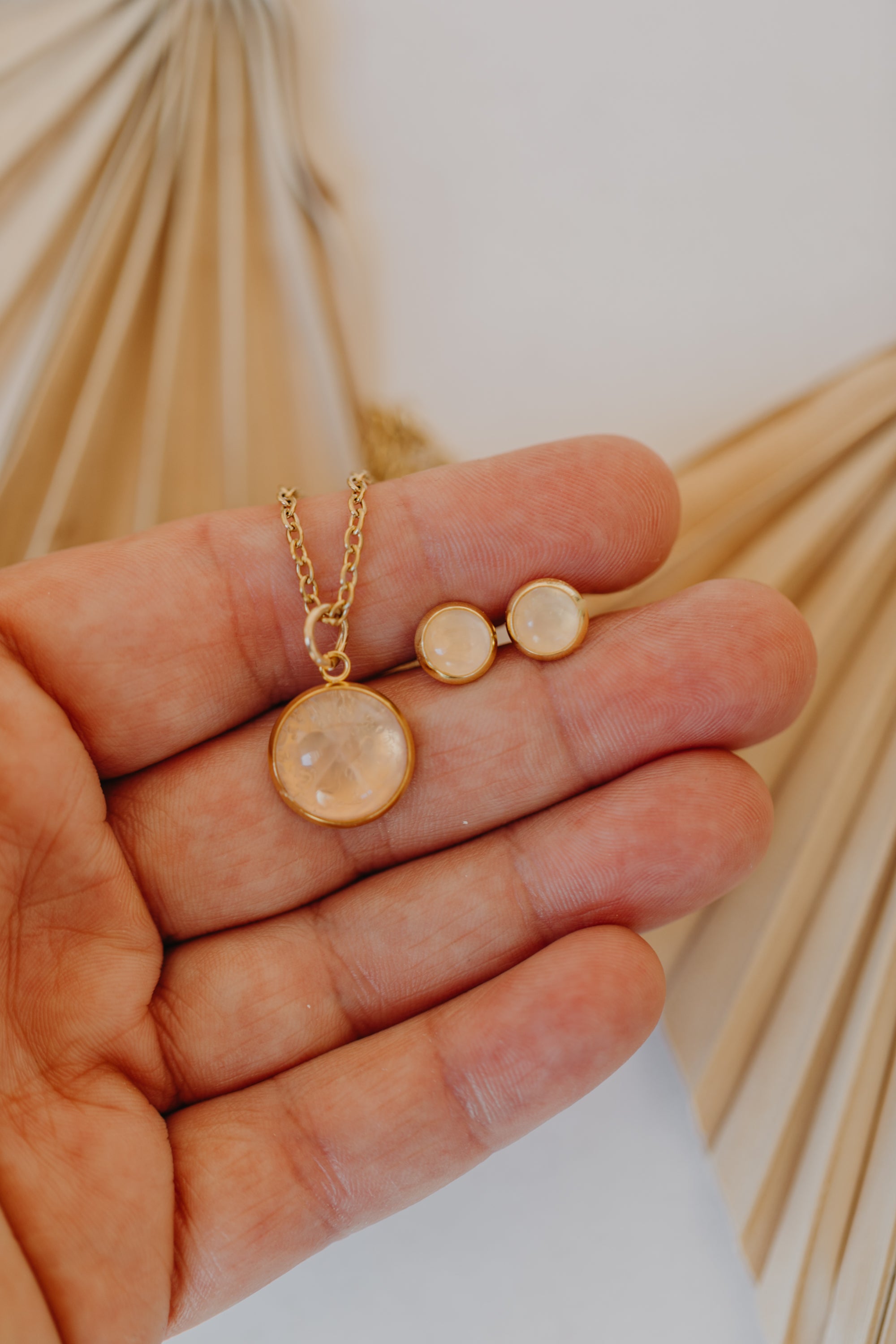 Schmuckset Rosenquarz gold: 6 mm Ohrstecker & 12 mm Halskette