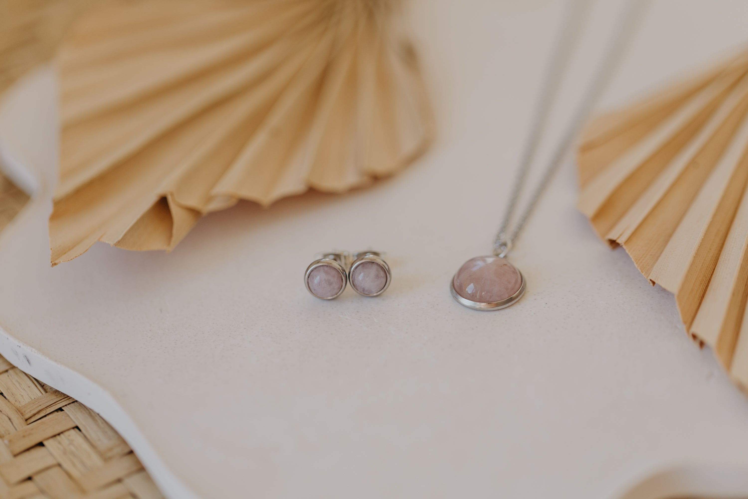 Schmuckset Rosenquarz silber: 6 mm Ohrstecker & 12 mm Halskette