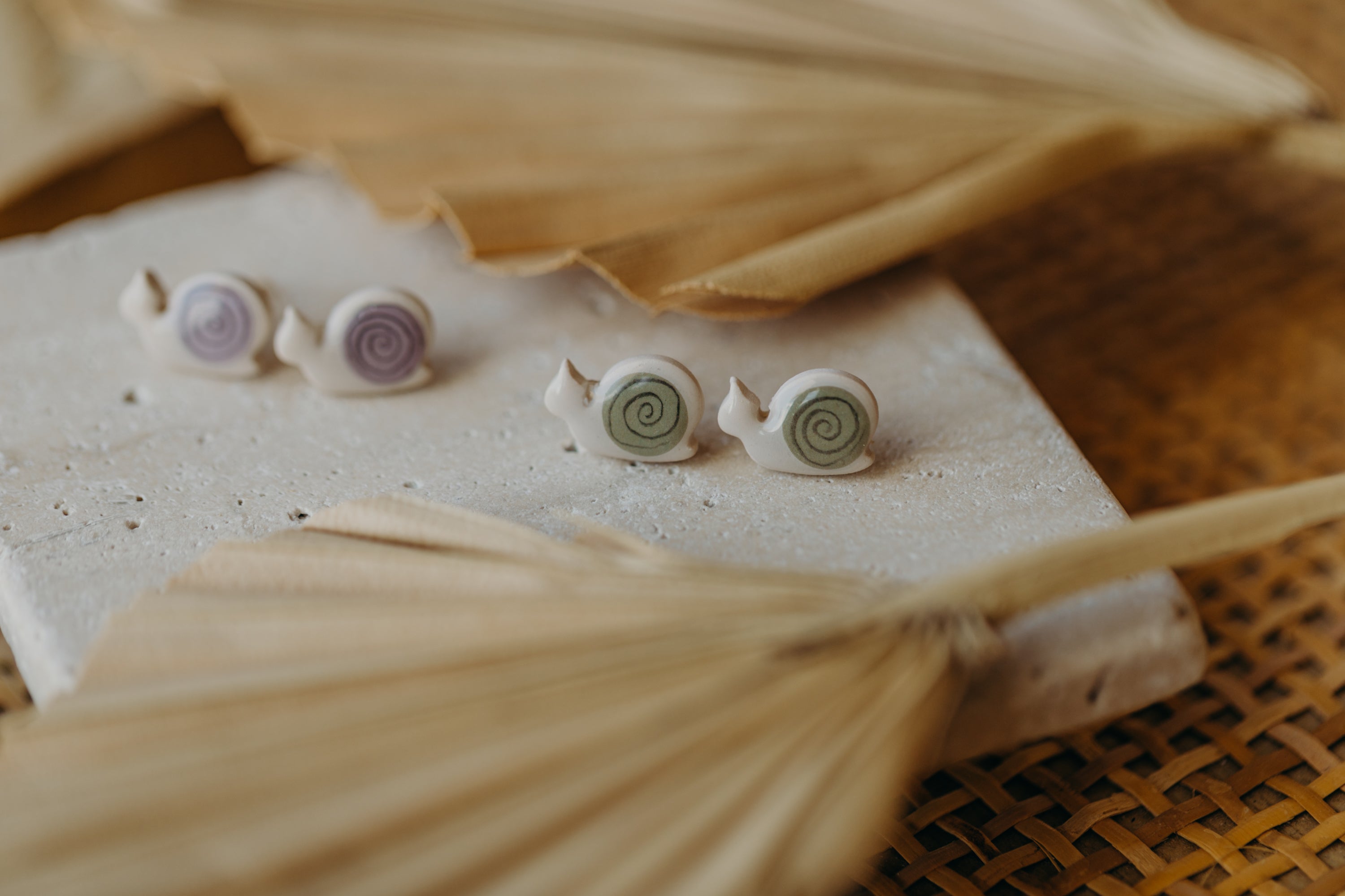 FINA - kleine Schnecken Ohrstecker aus Polymer Ton