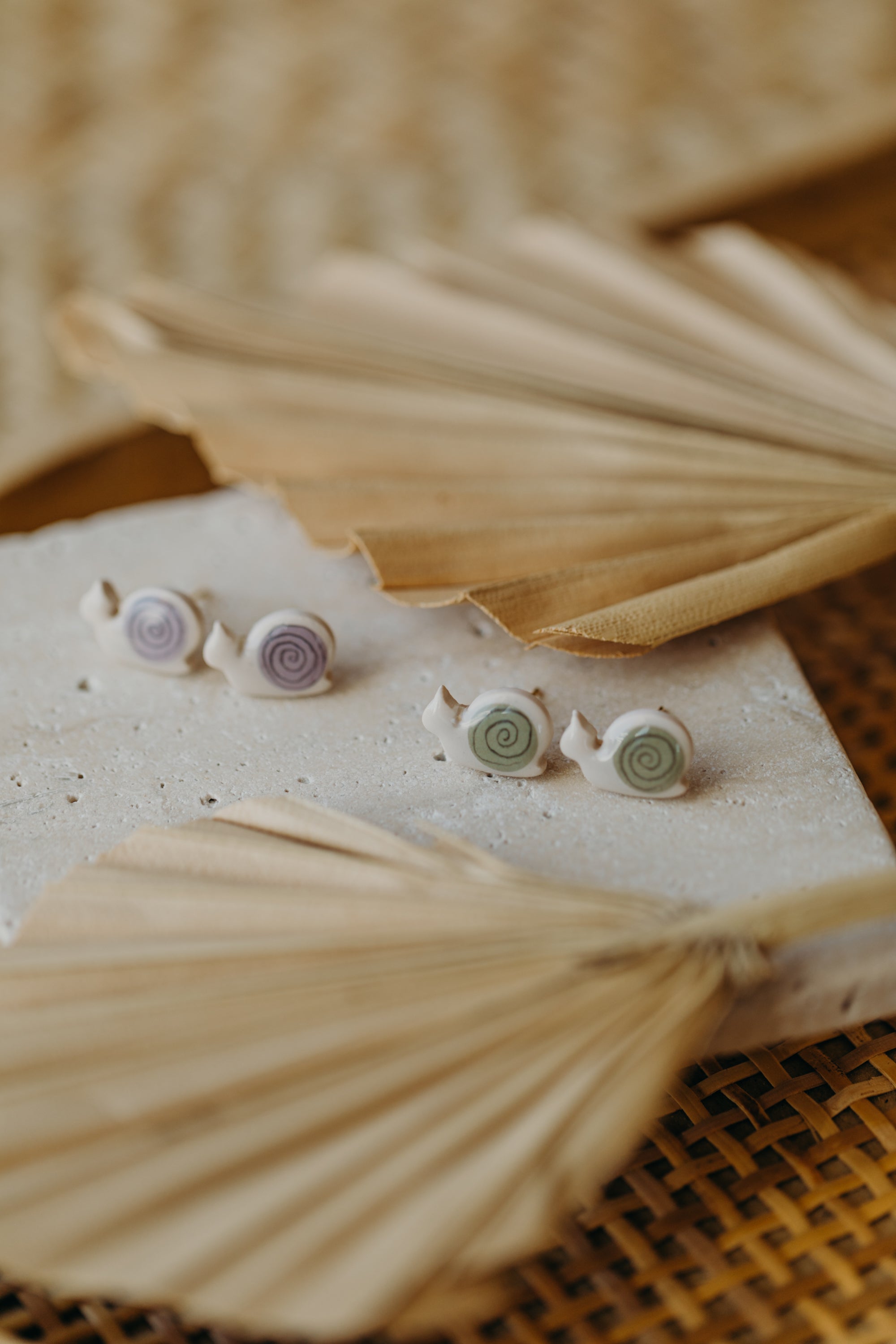 FINA - kleine Schnecken Ohrstecker aus Polymer Ton