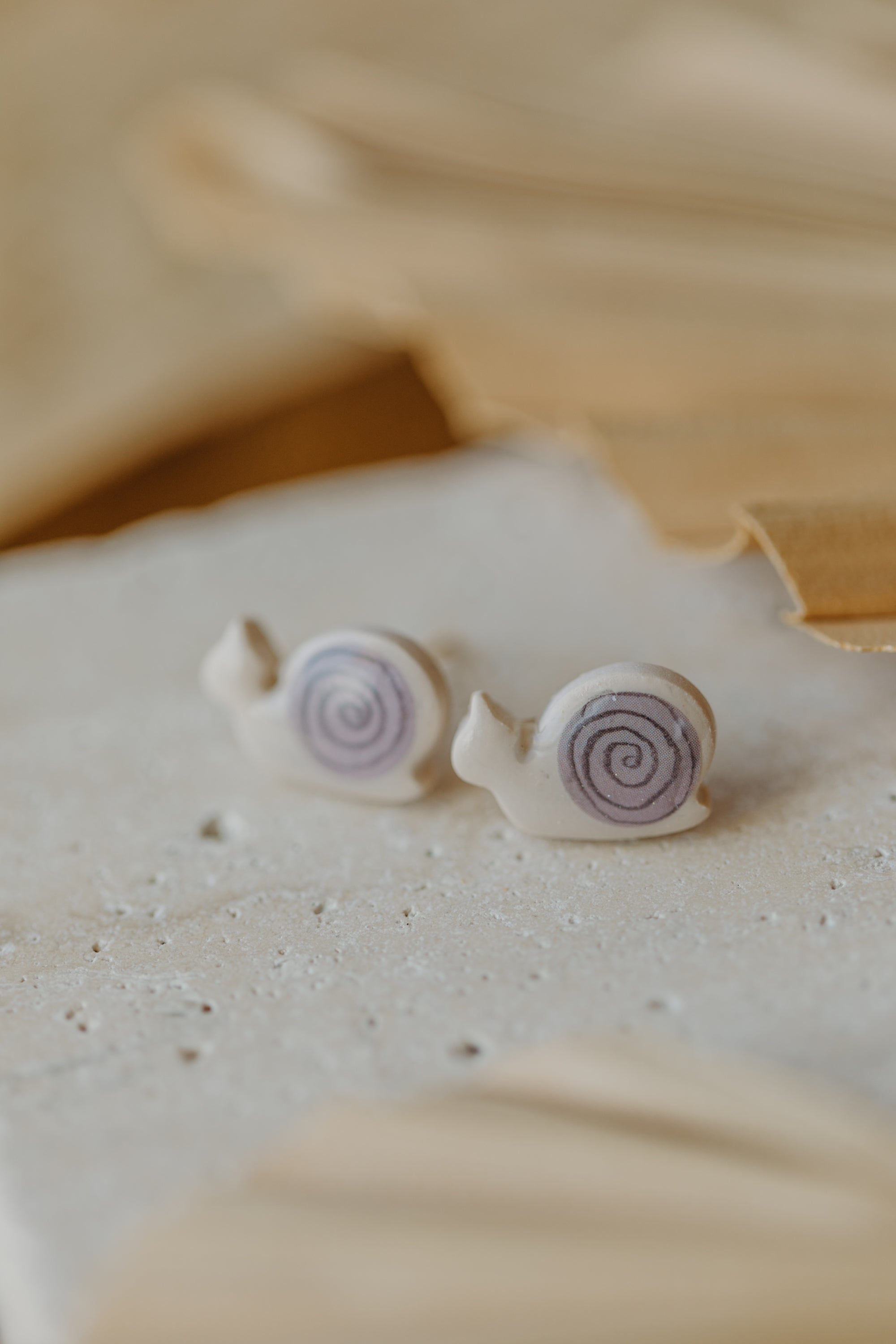 FINA - kleine Schnecken Ohrstecker aus Polymer Ton