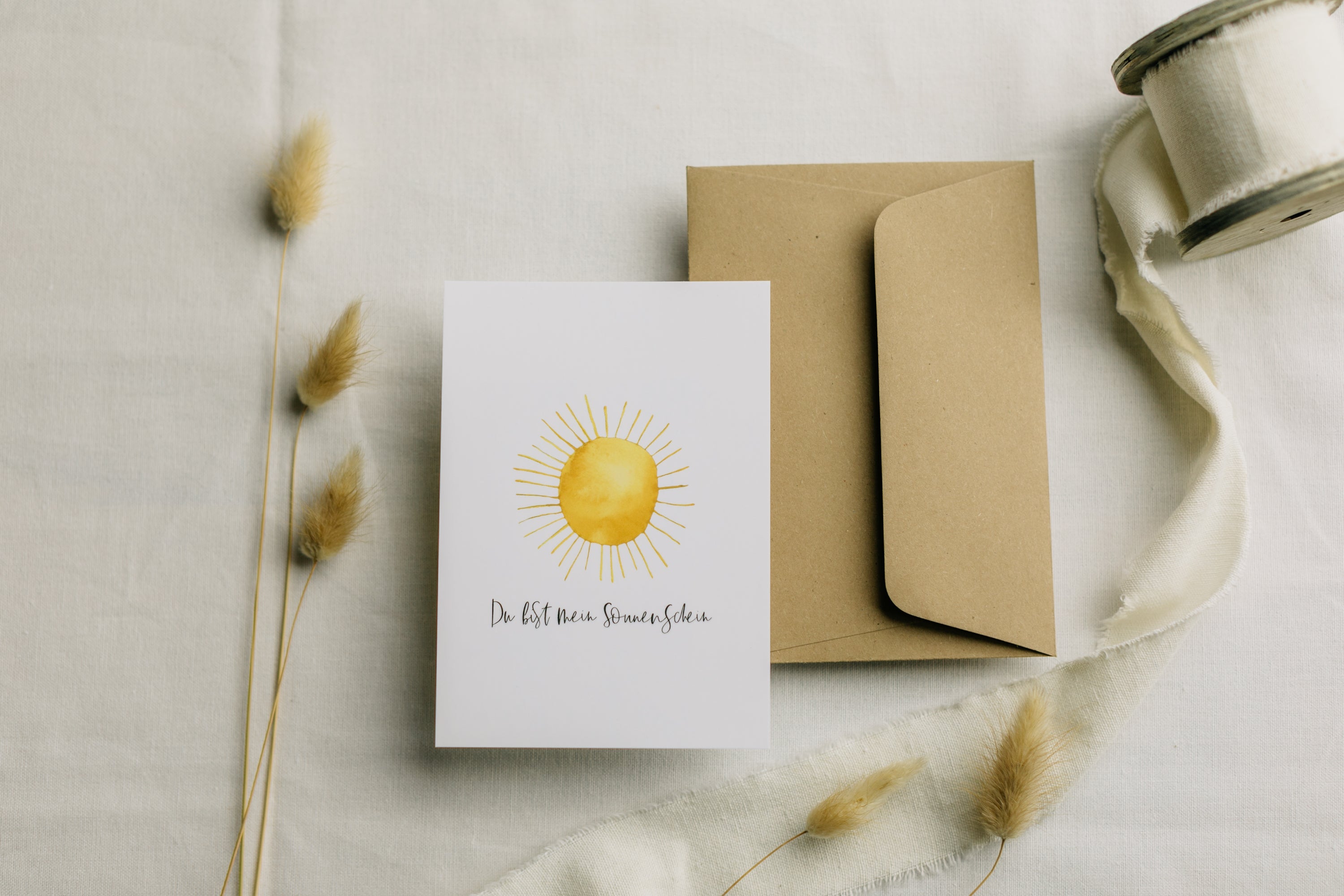 Postkarte gelbe Sonne mit dem Aufdruck "Du bist mein Sonnenschein"