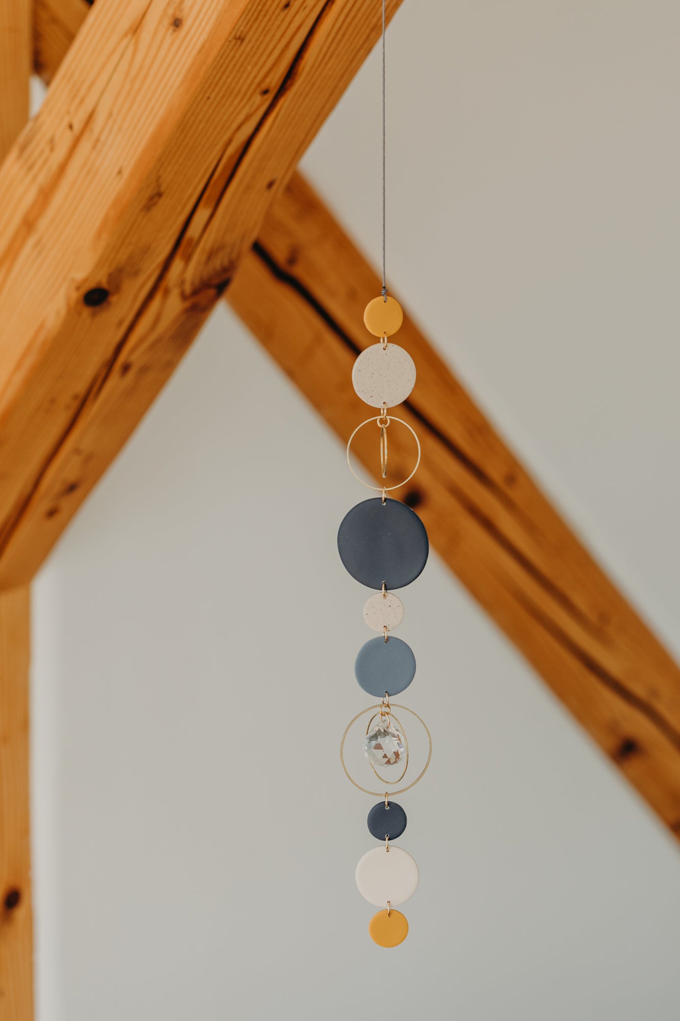 Sonnenfänger 001 mit Punkten in Kalk, Senfgelb, Blau und Dunkelblau