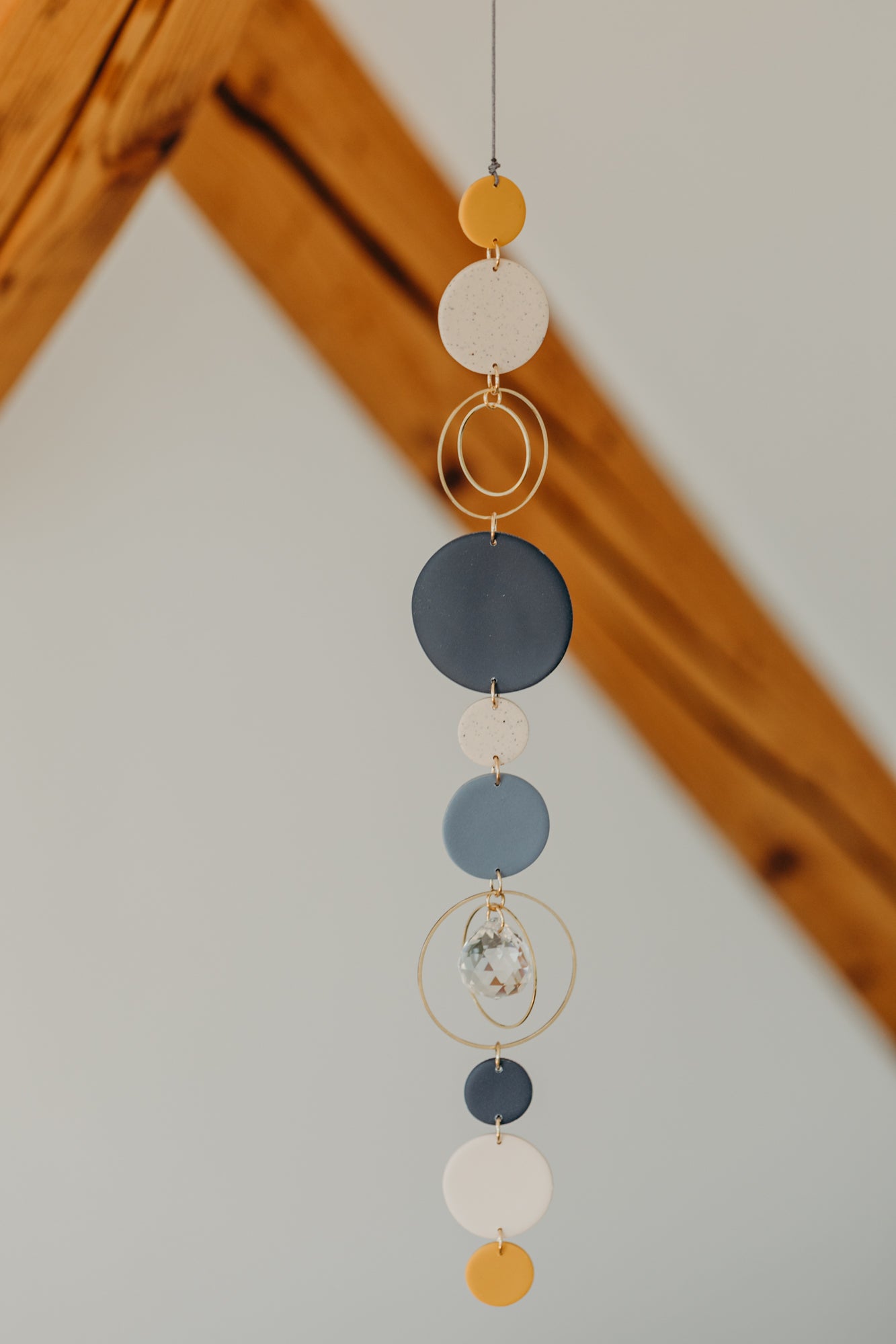 Sonnenfänger 001 mit Punkten in Kalk, Senfgelb, Blau und Dunkelblau