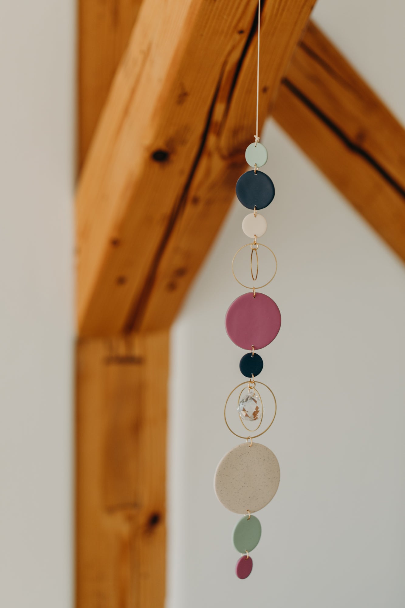 Sonnenfänger 004 mit Punkten in Vanille, Fuchsia, Mint und Dunkelblau